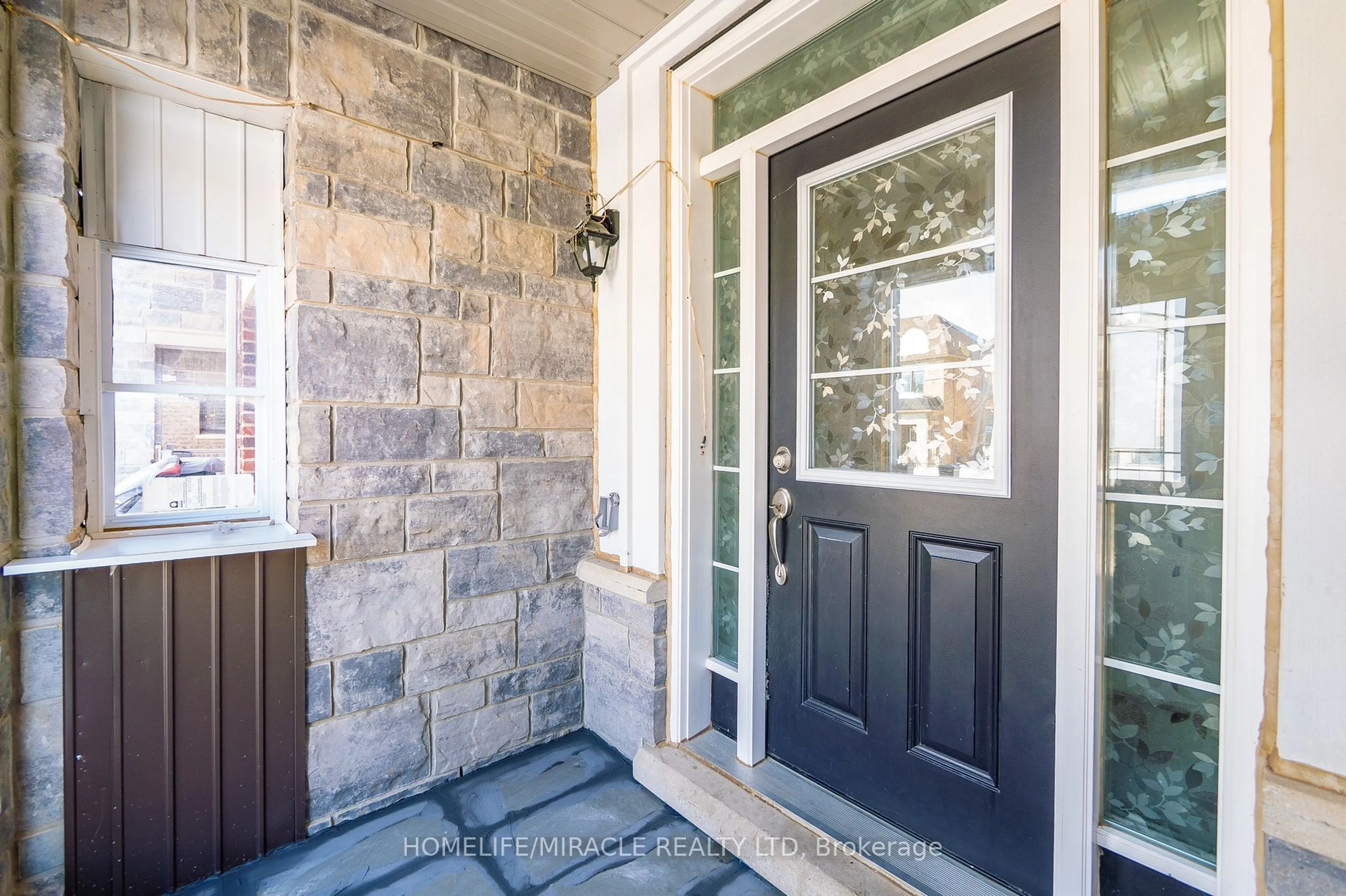 Indoor entryway for 1140 Hamman Way, Milton Ontario L9E 1K3