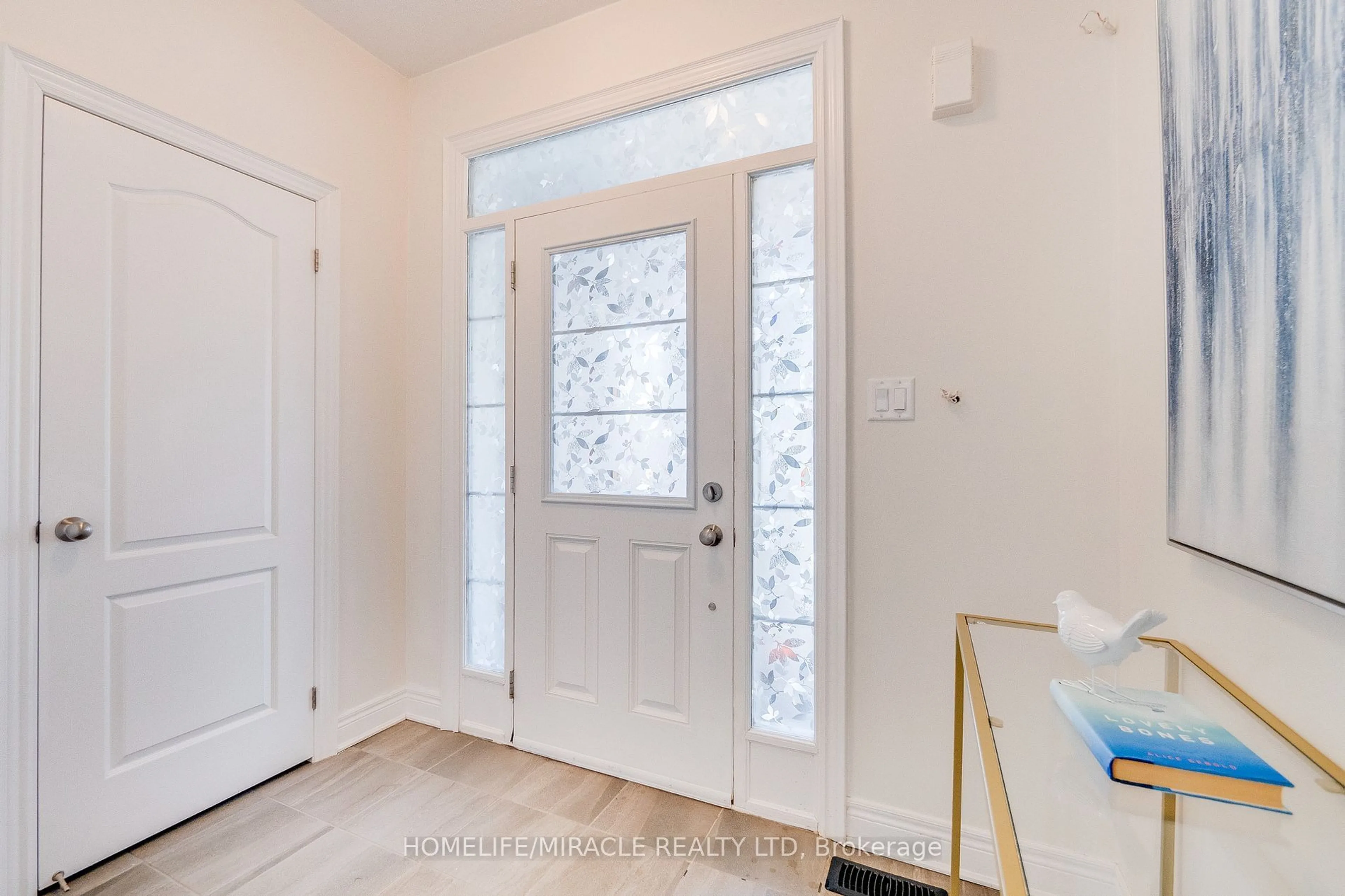 Indoor entryway for 1140 Hamman Way, Milton Ontario L9E 1K3