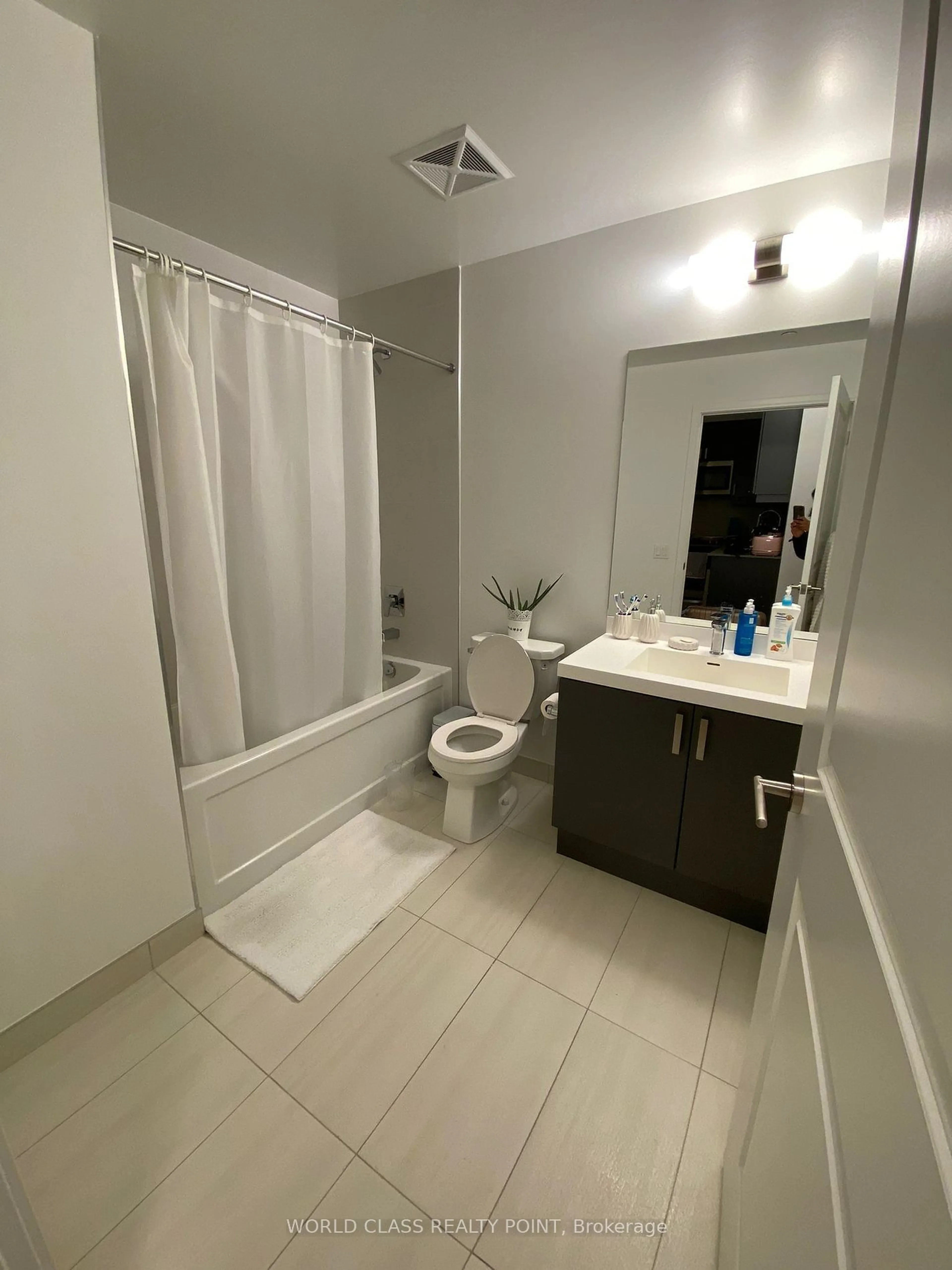 Standard bathroom, unknown for 8 Nahani Way #702, Mississauga Ontario L4Z 4J8