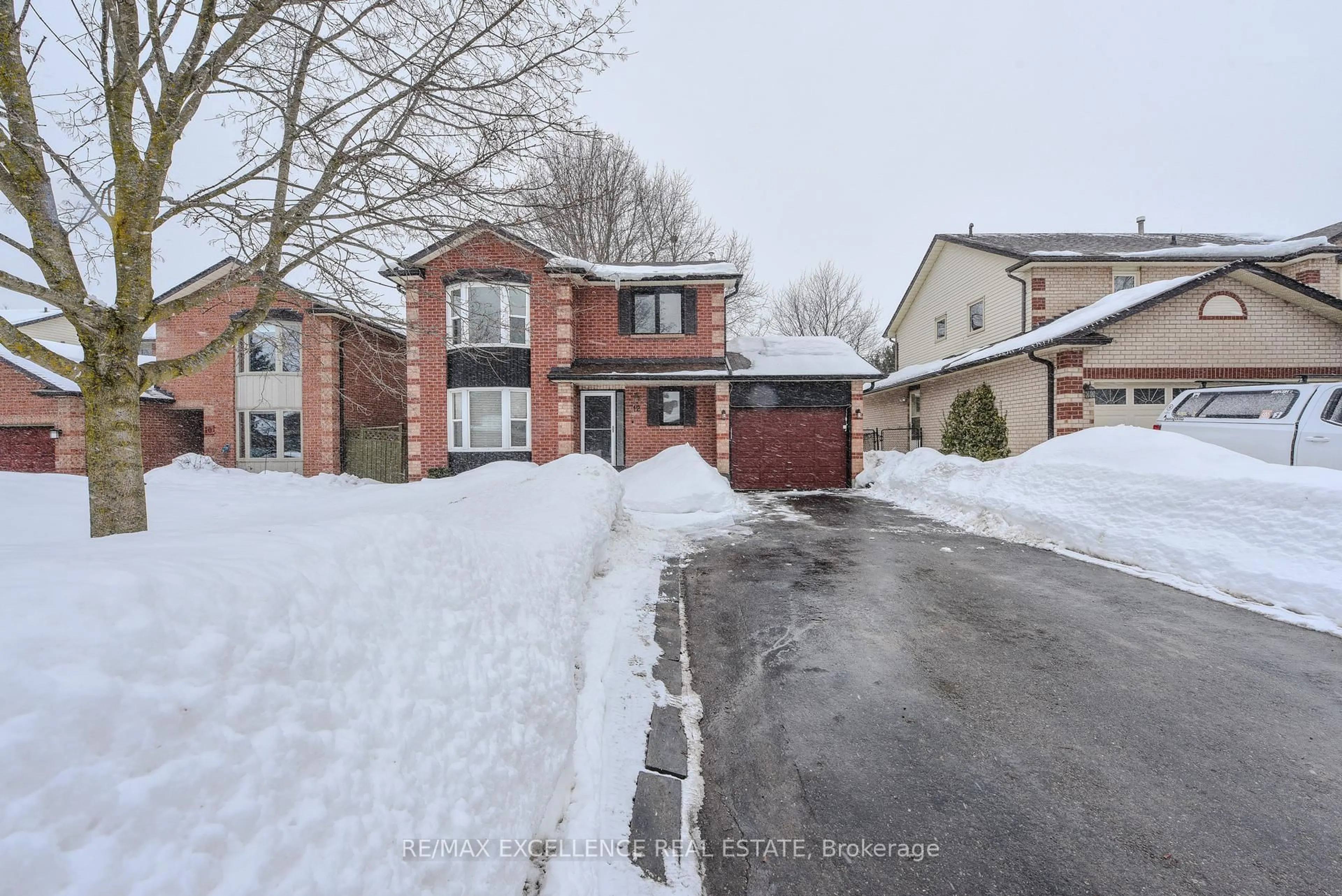 A pic from outside/outdoor area/front of a property/back of a property/a pic from drone, street for 12 Fieldgate Dr, Orangeville Ontario L9W 4K8