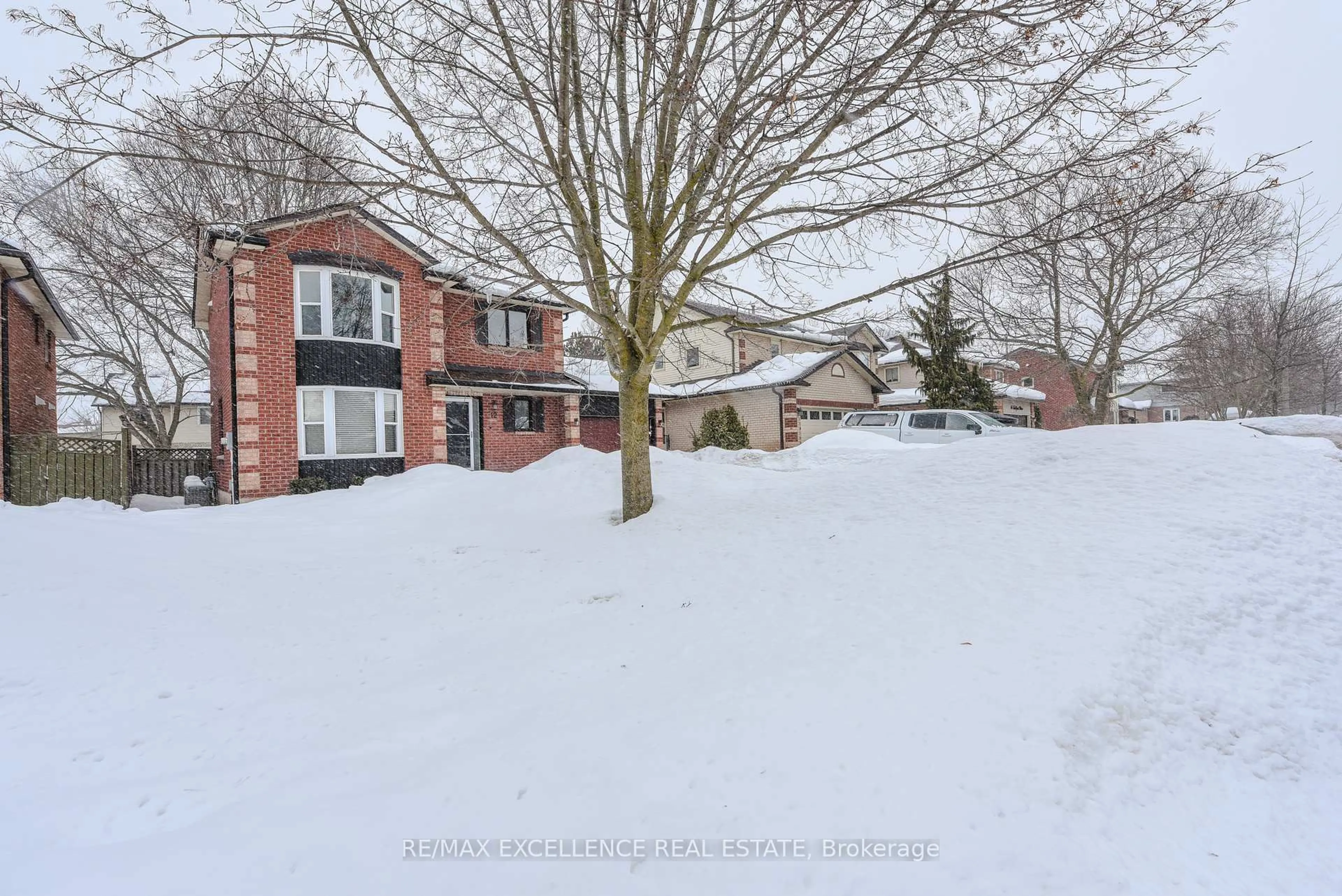 A pic from outside/outdoor area/front of a property/back of a property/a pic from drone, street for 12 Fieldgate Dr, Orangeville Ontario L9W 4K8