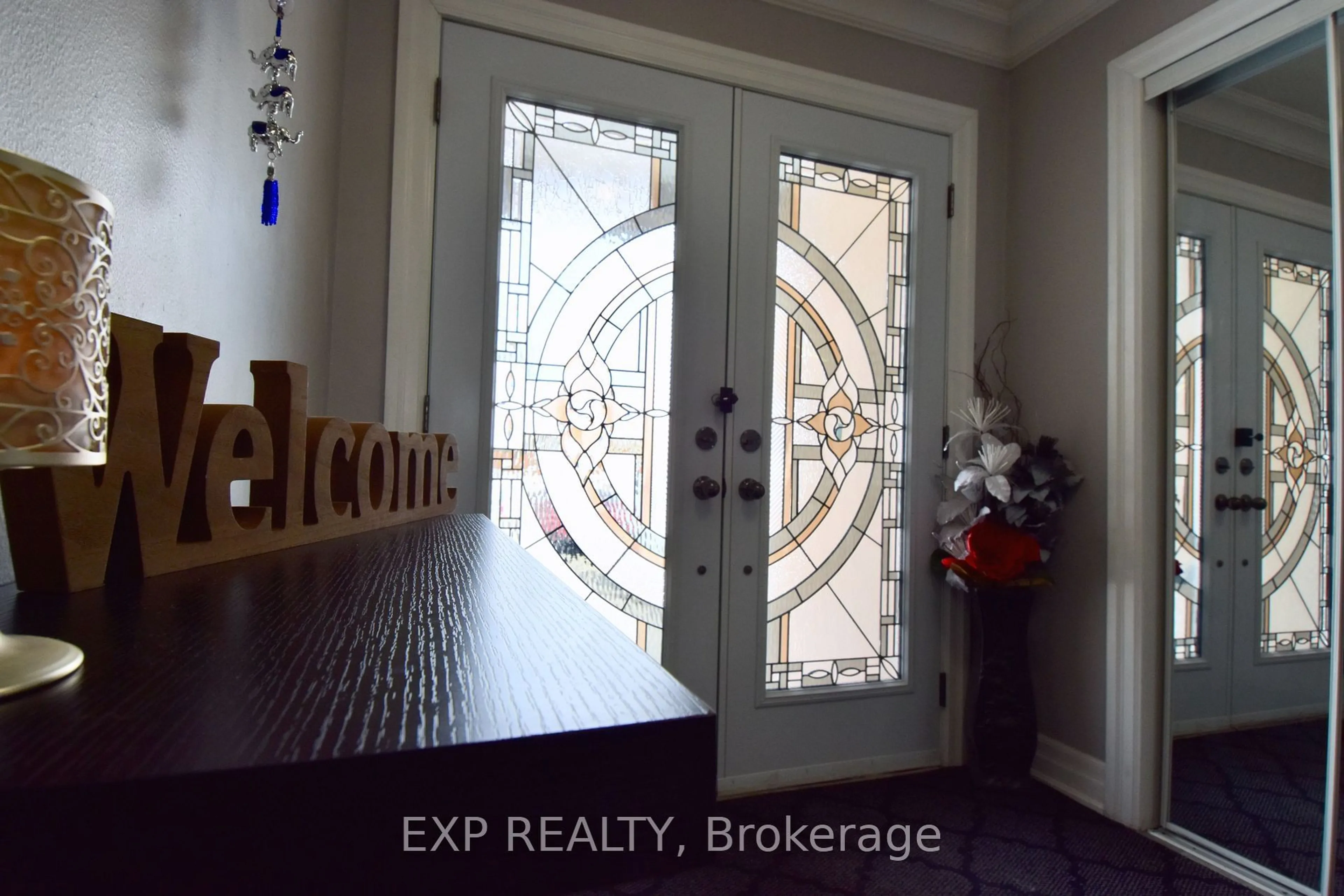 Indoor entryway for 245 Centre St, Brampton Ontario L6V 2R3