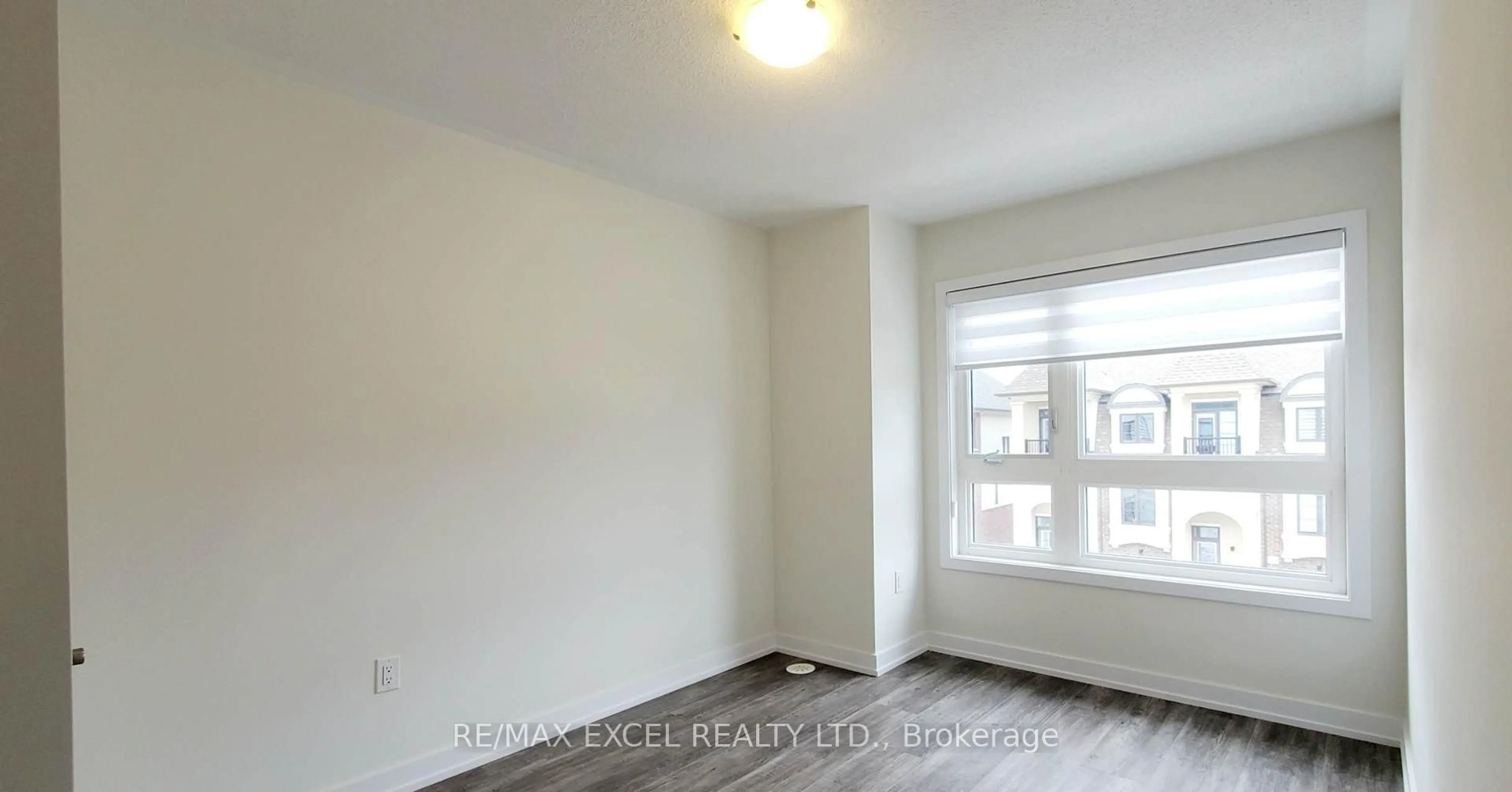 A pic of a room for 1359 Kobzar Dr, Oakville Ontario L6M 5P3