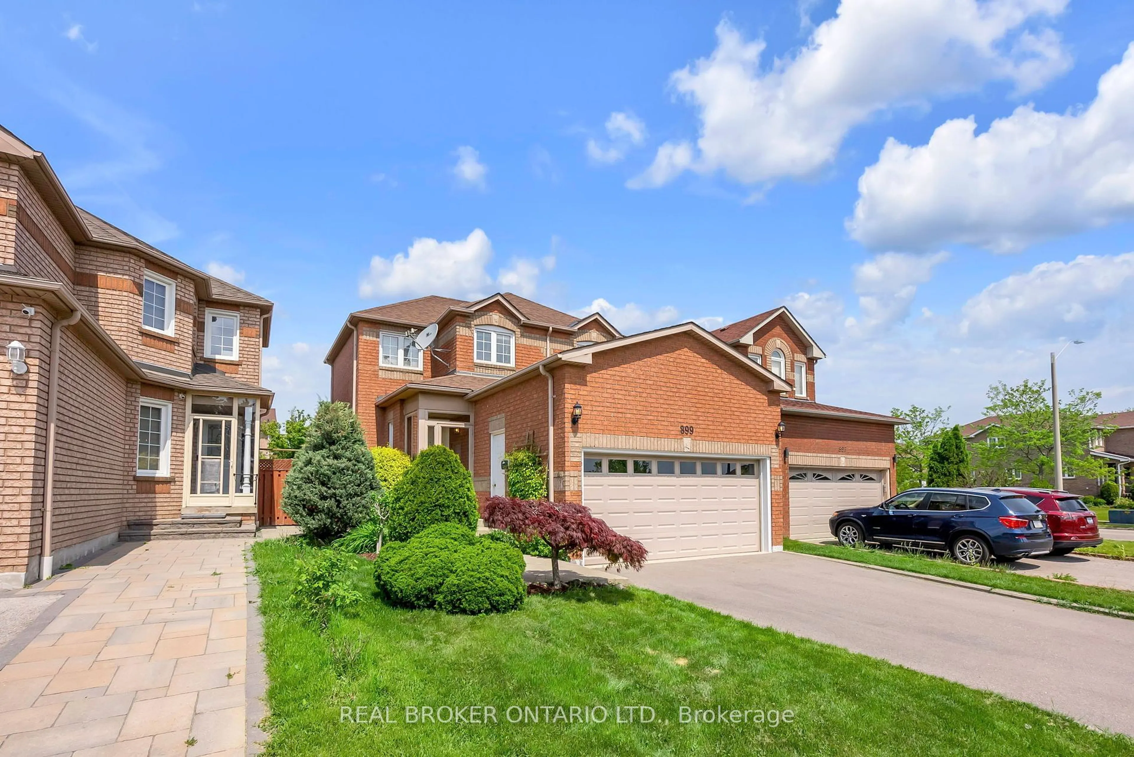 Home with brick exterior material, street for 899 Winterton Way, Mississauga Ontario L5V 1Z5