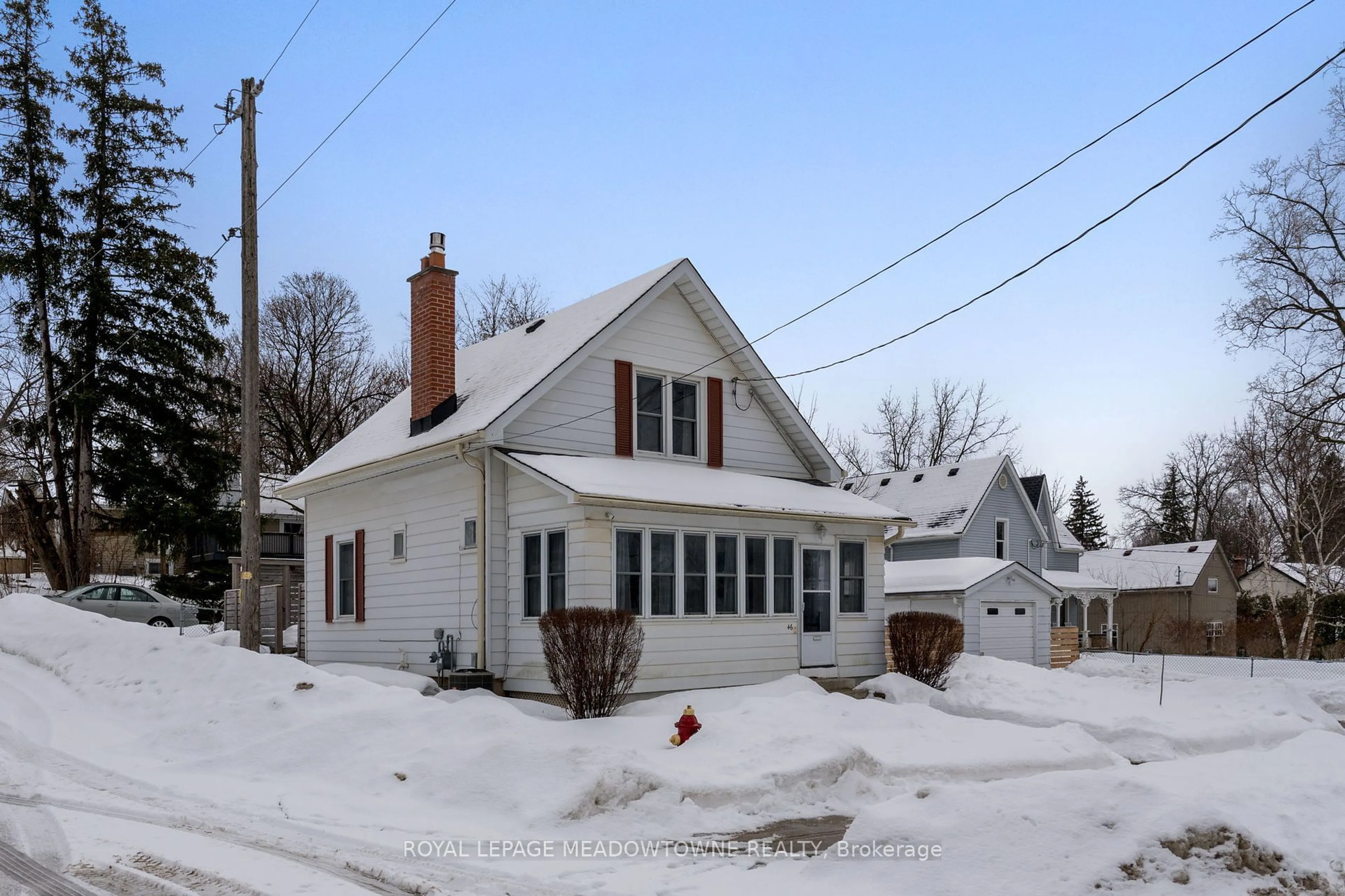 A pic from outside/outdoor area/front of a property/back of a property/a pic from drone, street for 46 Queen St, Halton Hills Ontario L7G 2E6