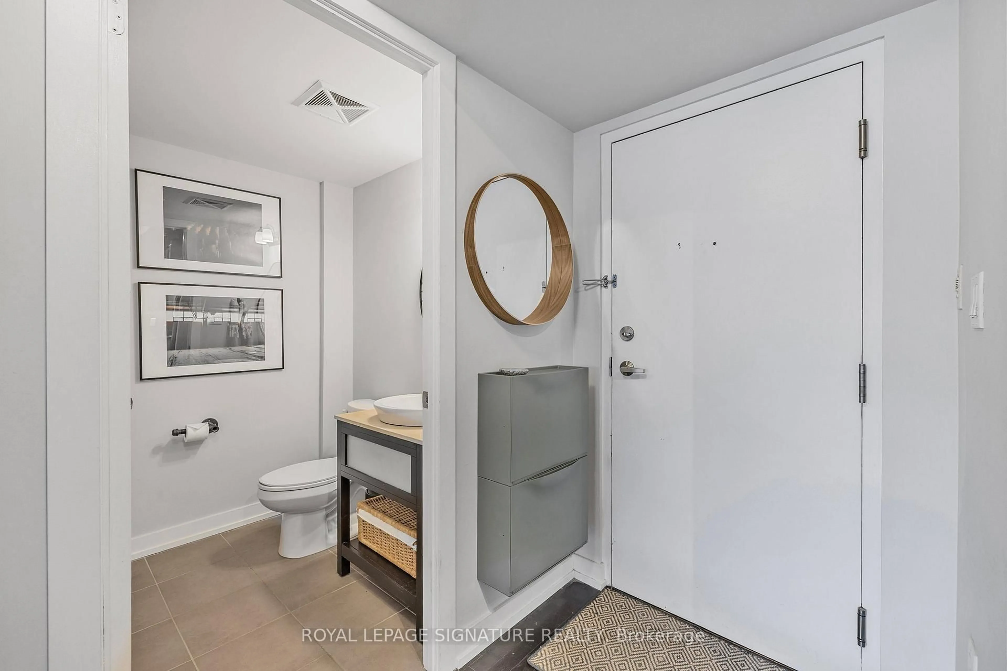 Indoor entryway for 1100 Landsdowne Ave #319, Toronto Ontario M6H 4K1