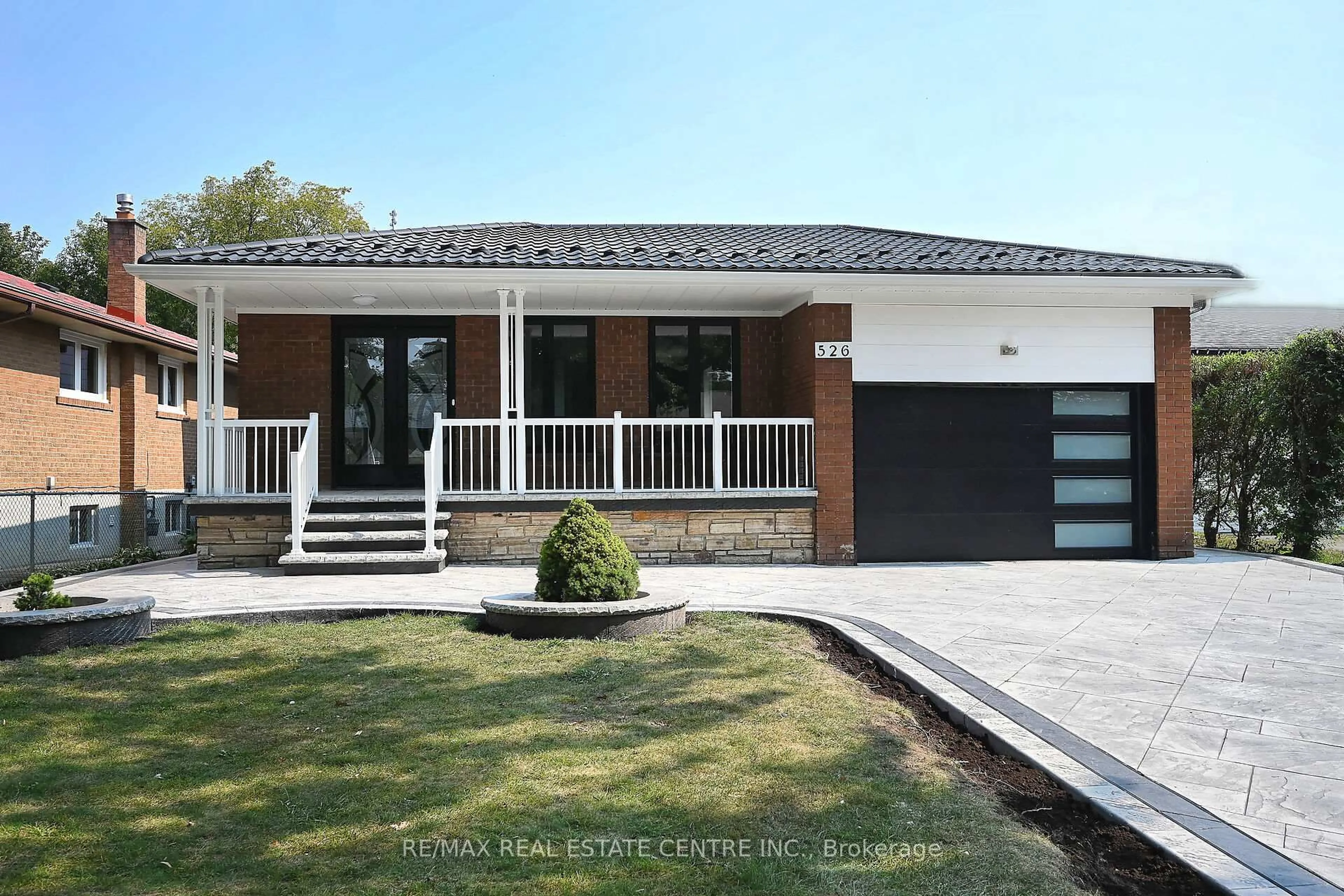 Home with brick exterior material, street for 526 Selsey Dr, Mississauga Ontario L5A 1B9