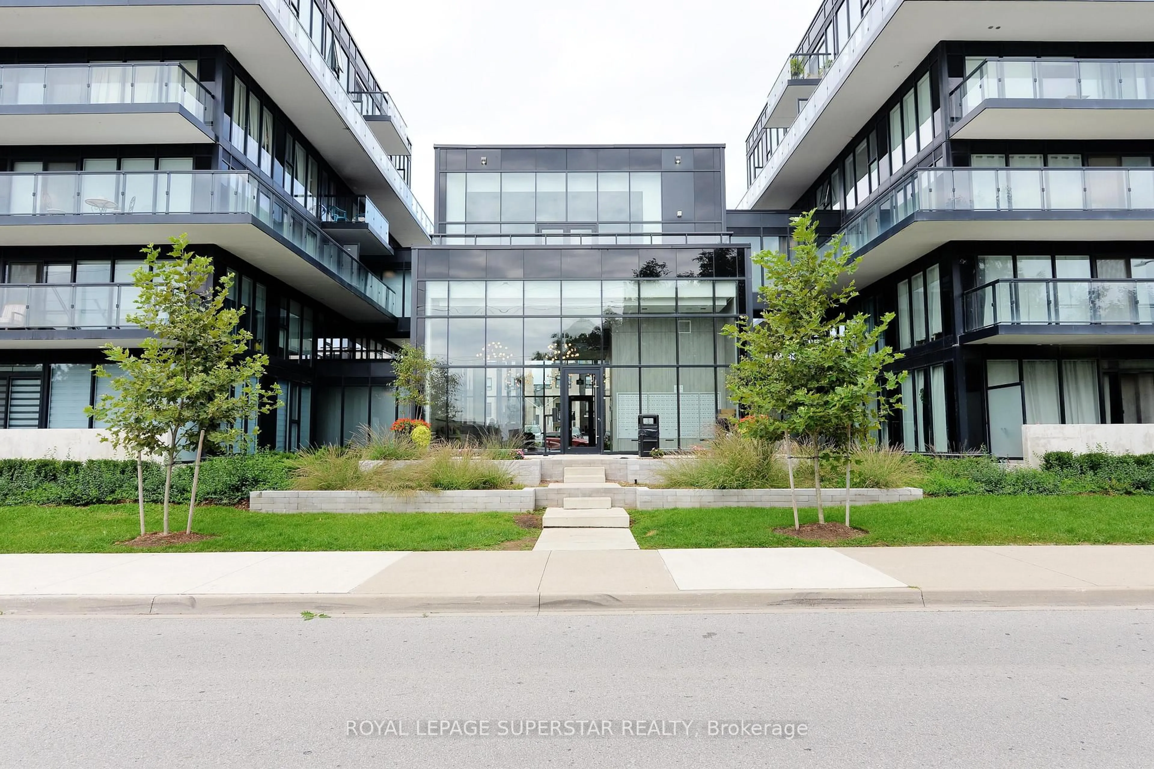 Indoor foyer for 1117 Cooke Blvd #A217, Burlington Ontario L7T 0C6