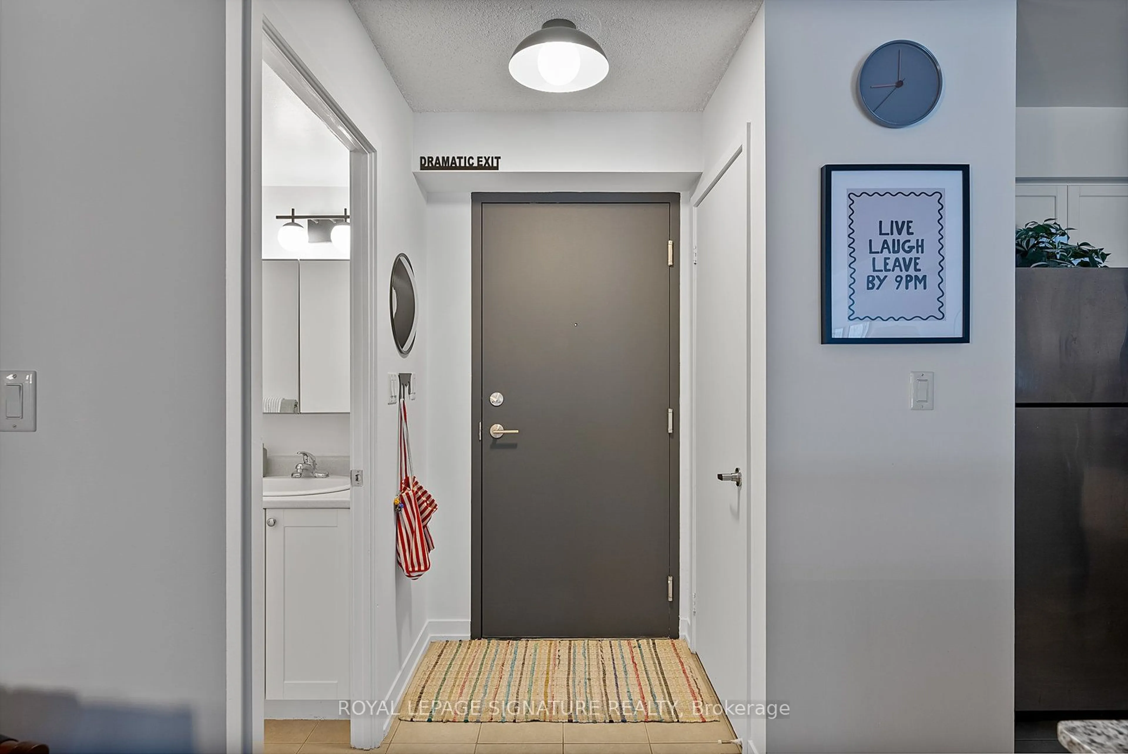 Indoor entryway for 816 Lansdowne Ave #115, Toronto Ontario M6H 4K6