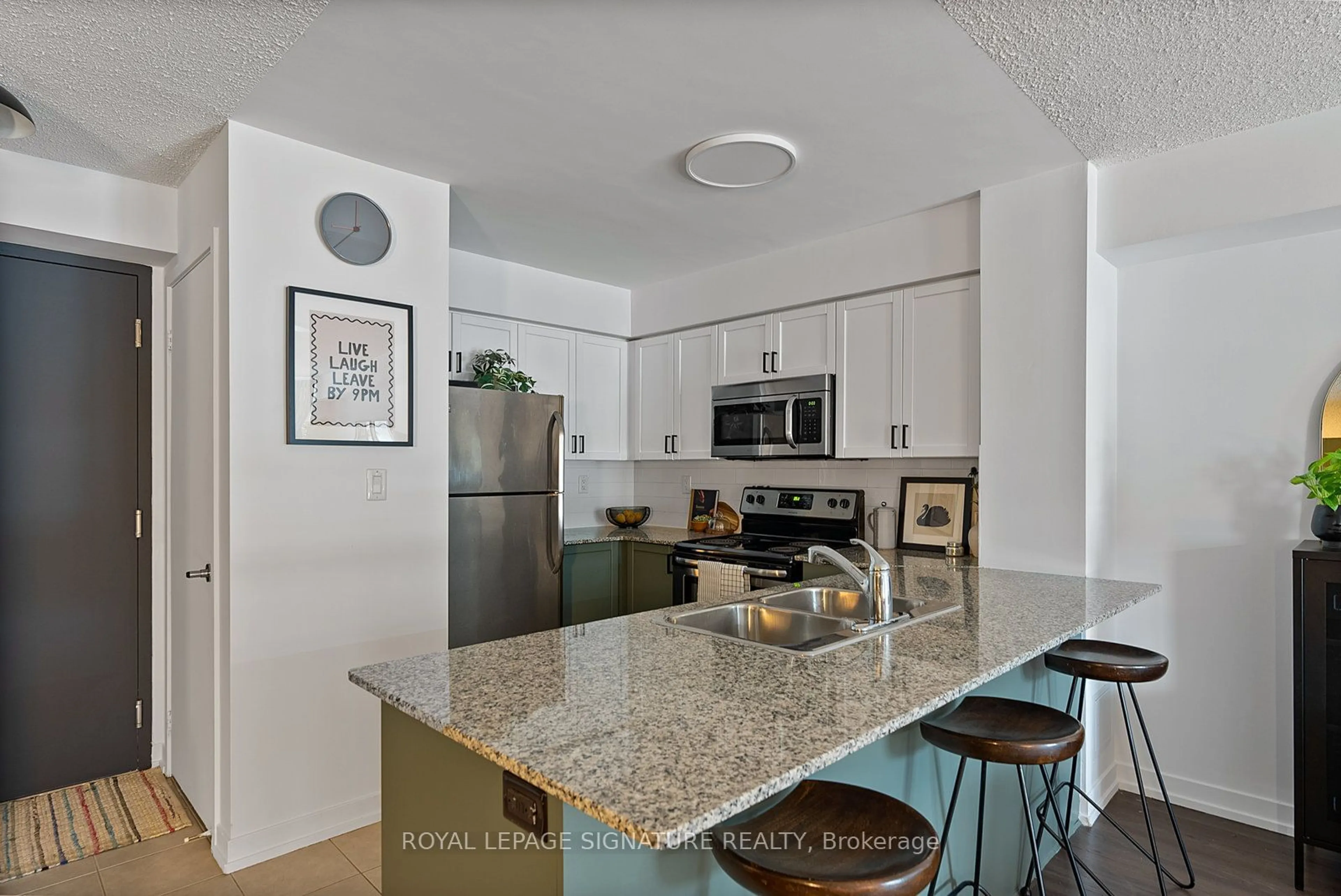 Open concept kitchen, ceramic/tile floor for 816 Lansdowne Ave #115, Toronto Ontario M6H 4K6