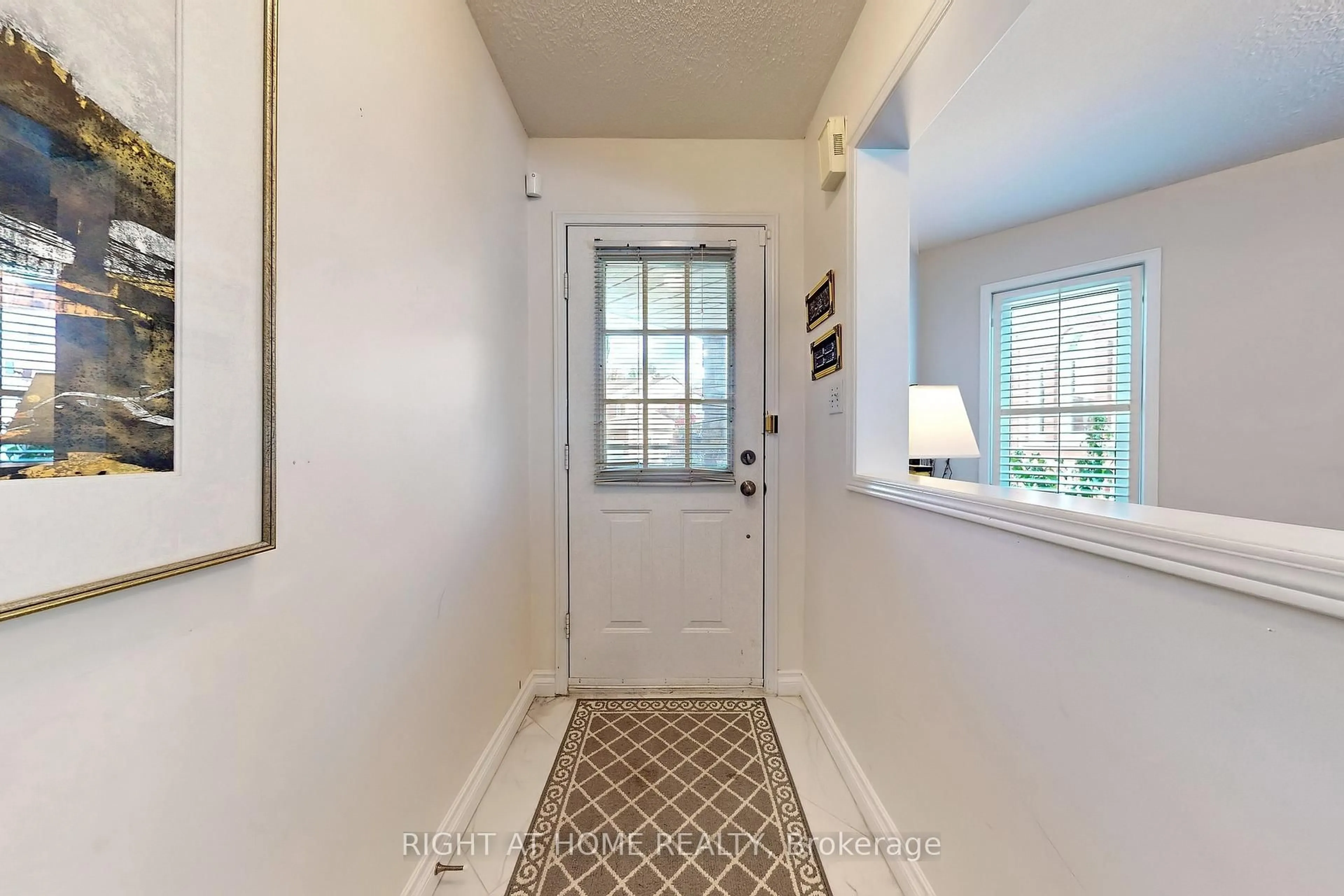 Indoor entryway for 117 Lent Cres, Brampton Ontario L6Y 5E6