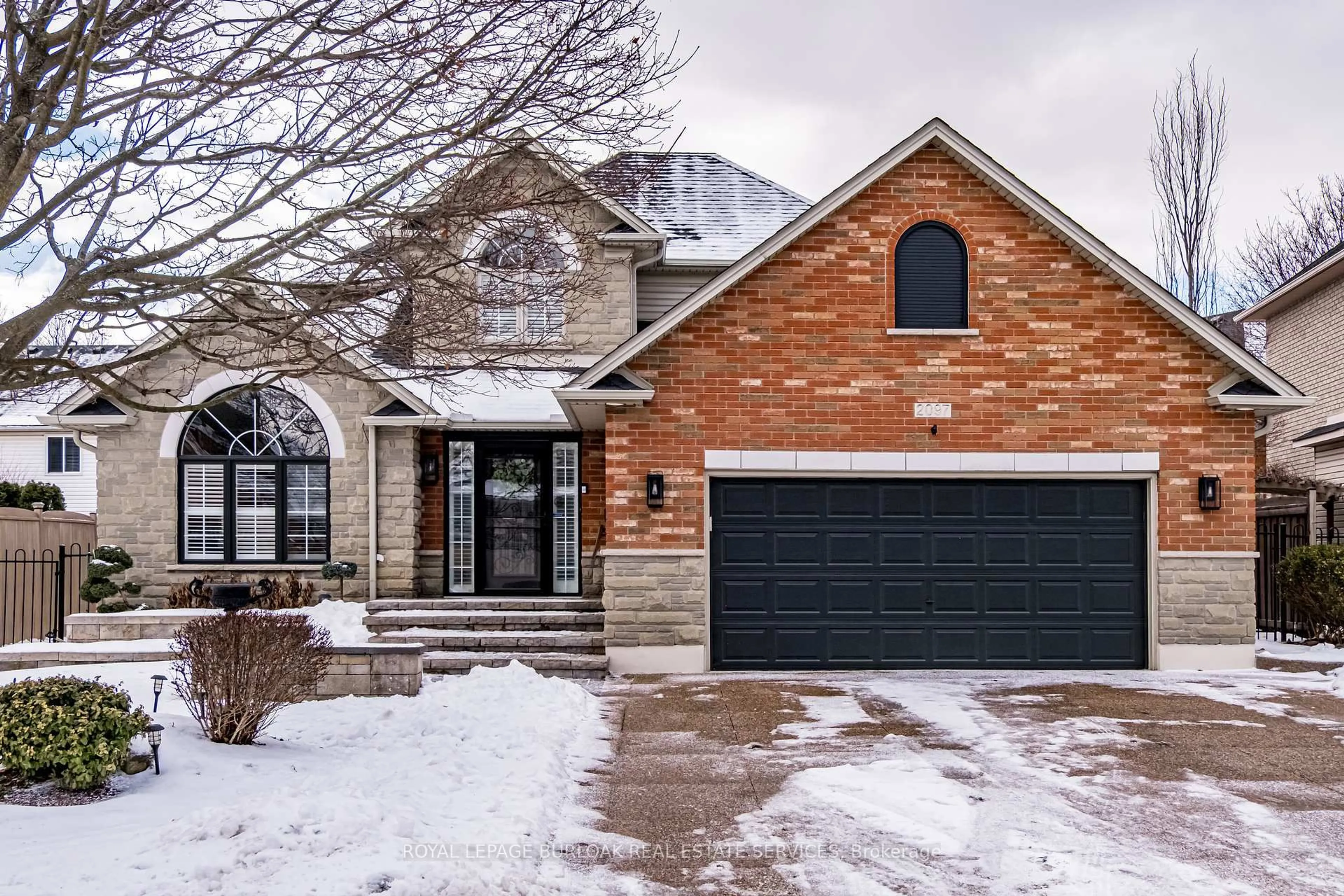 Home with brick exterior material, street for 2097 Kevin Cres, Burlington Ontario L7M 4P7