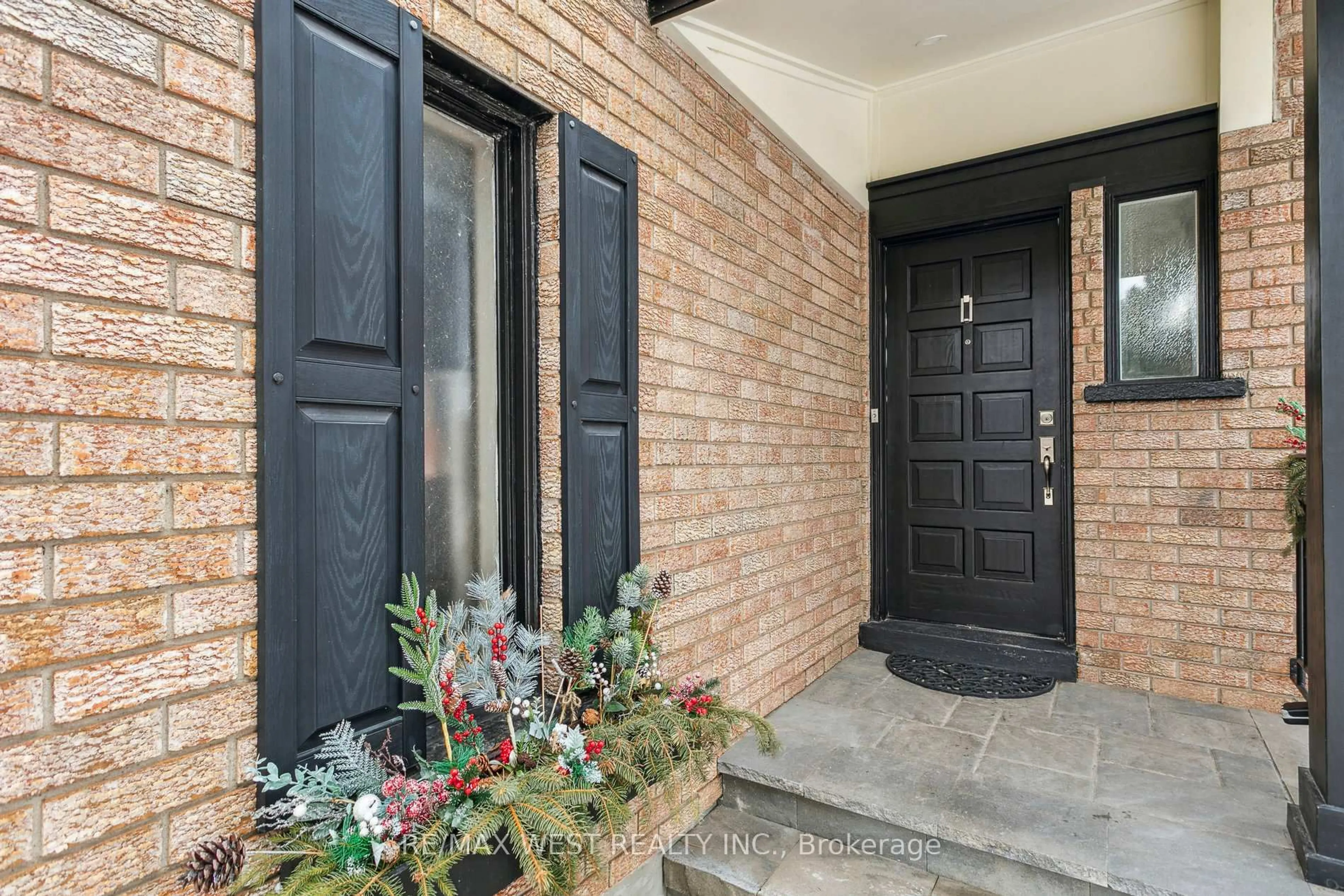 Indoor entryway for 3202 Bracknell Cres, Mississauga Ontario L5N 4W5