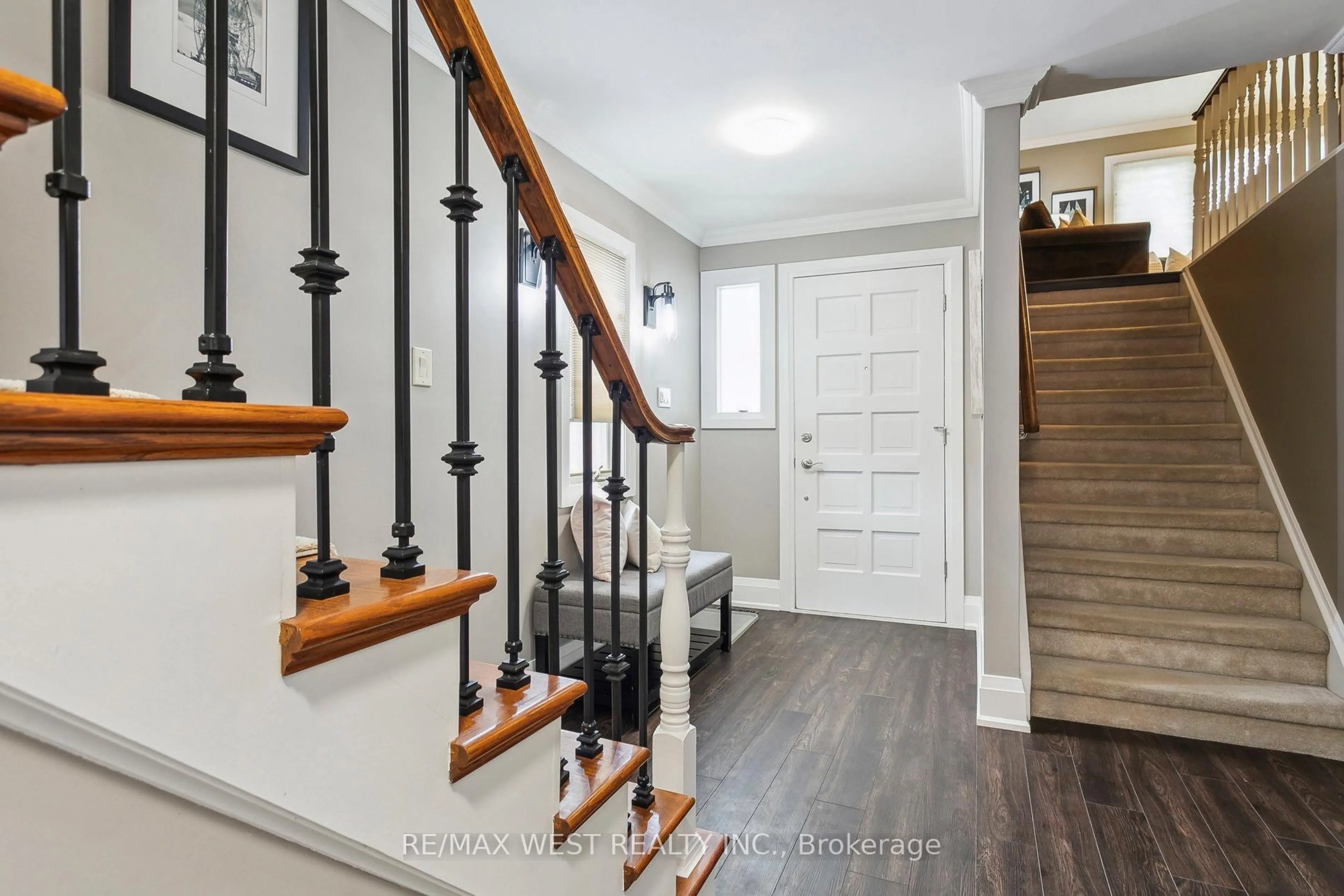 Indoor entryway for 3202 Bracknell Cres, Mississauga Ontario L5N 4W5