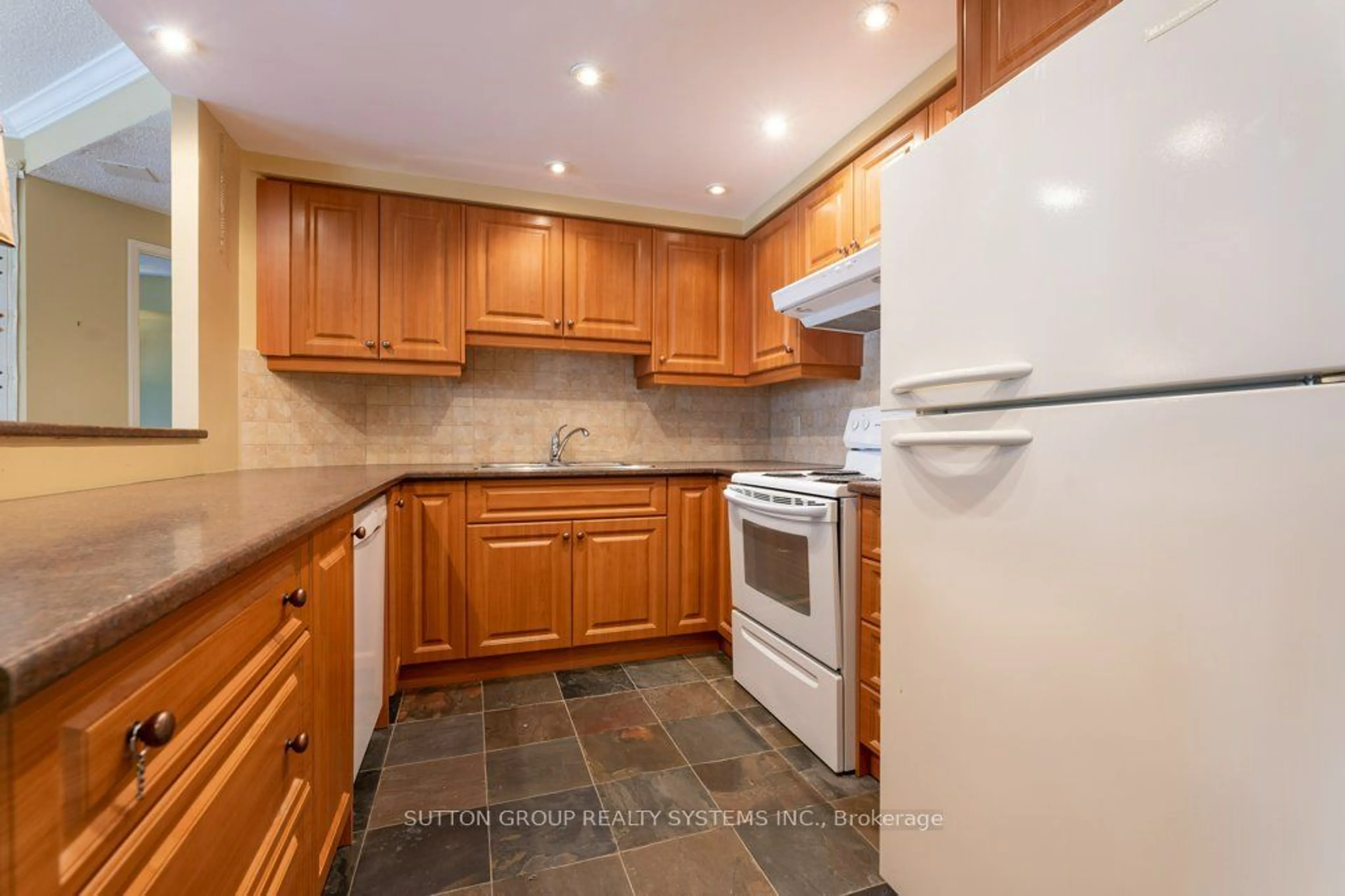 Standard kitchen, ceramic/tile floor for 2267 Lakeshore Blvd #923, Toronto Ontario M8V 3X2