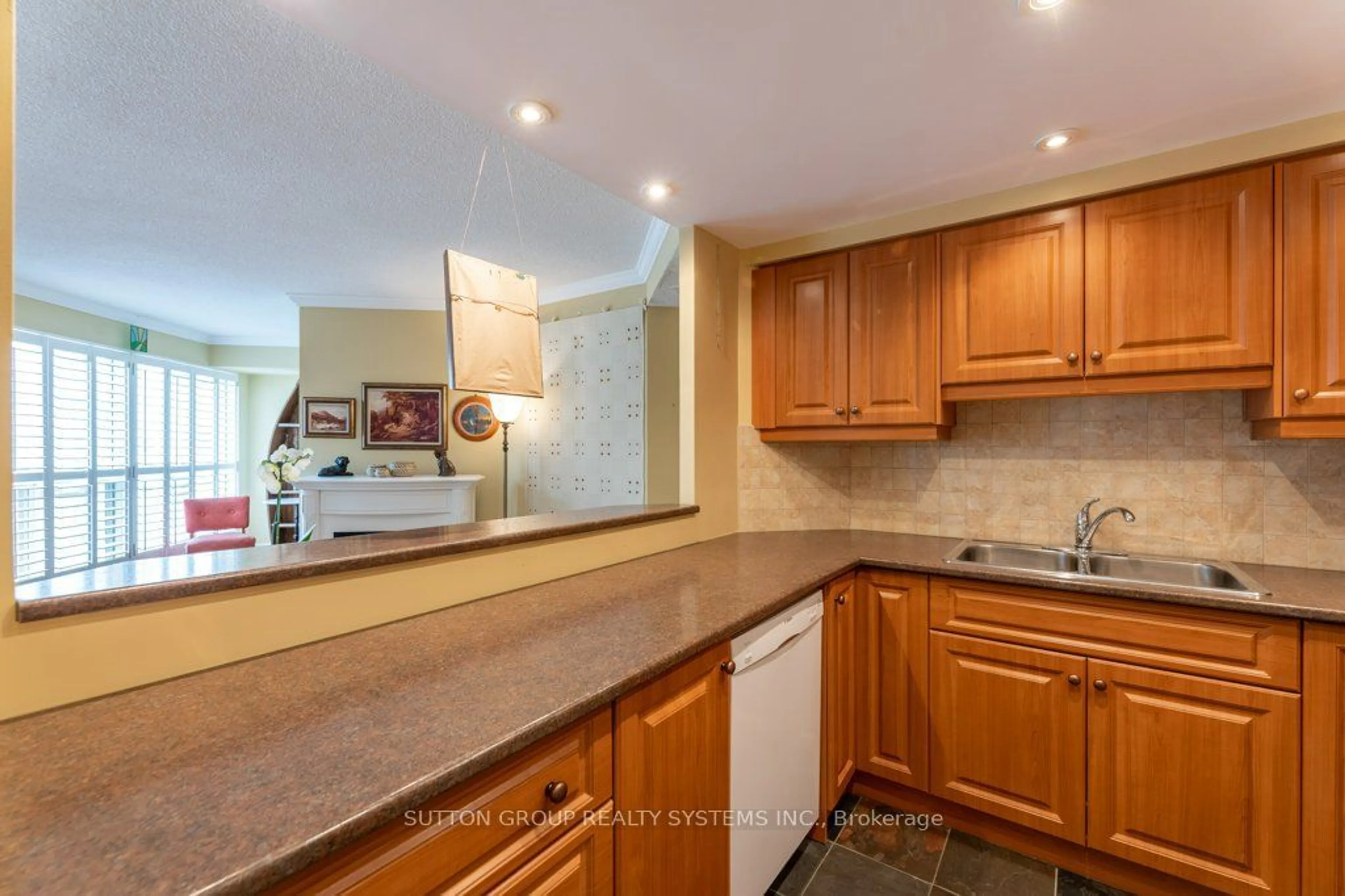 Standard kitchen, ceramic/tile floor for 2267 Lakeshore Blvd #923, Toronto Ontario M8V 3X2