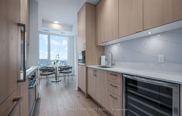Additional property image - 1928 Lakeshore Blvd Unit Ph01w