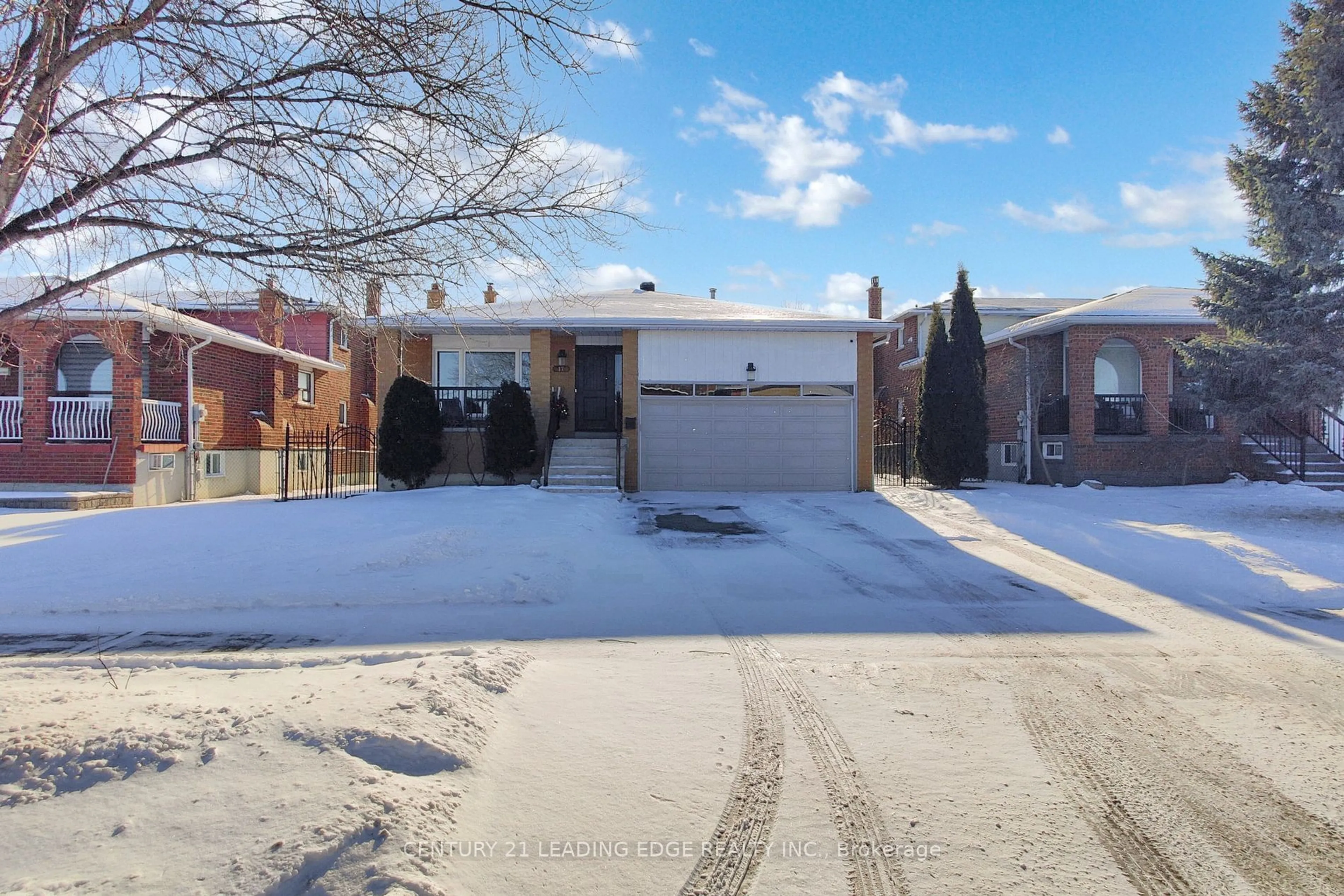 A pic from outside/outdoor area/front of a property/back of a property/a pic from drone, street for 17 Jardine St, Brampton Ontario L6S 3H2