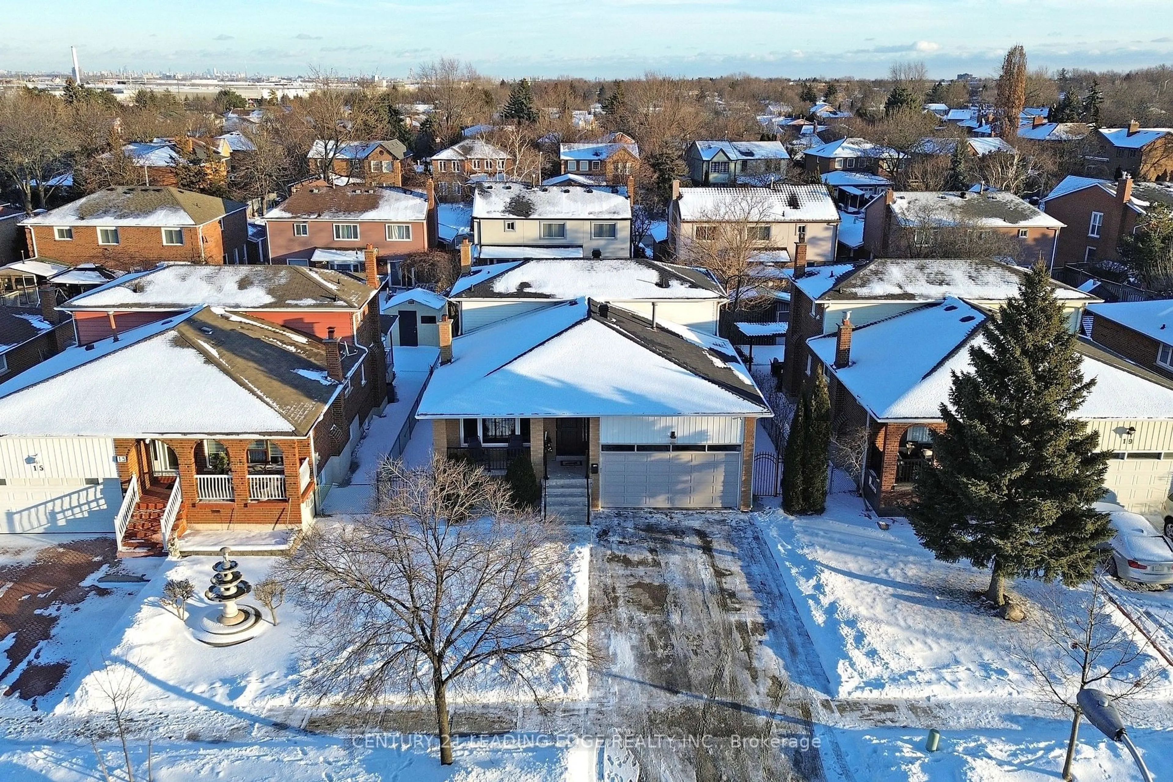 A pic from outside/outdoor area/front of a property/back of a property/a pic from drone, unknown for 17 Jardine St, Brampton Ontario L6S 3H2