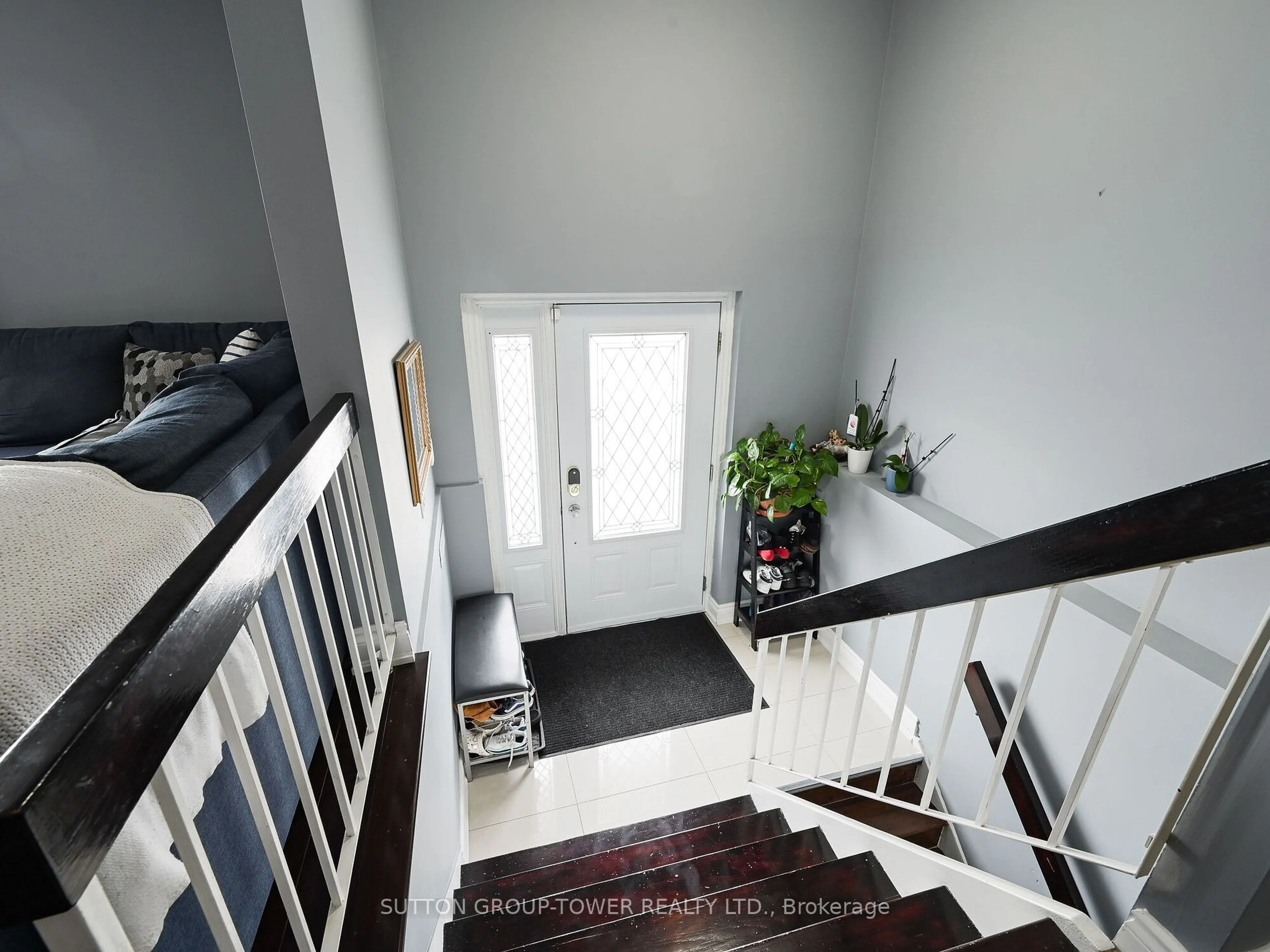 Indoor entryway for 4309 Brandon Gate Dr, Mississauga Ontario L4T 3K6