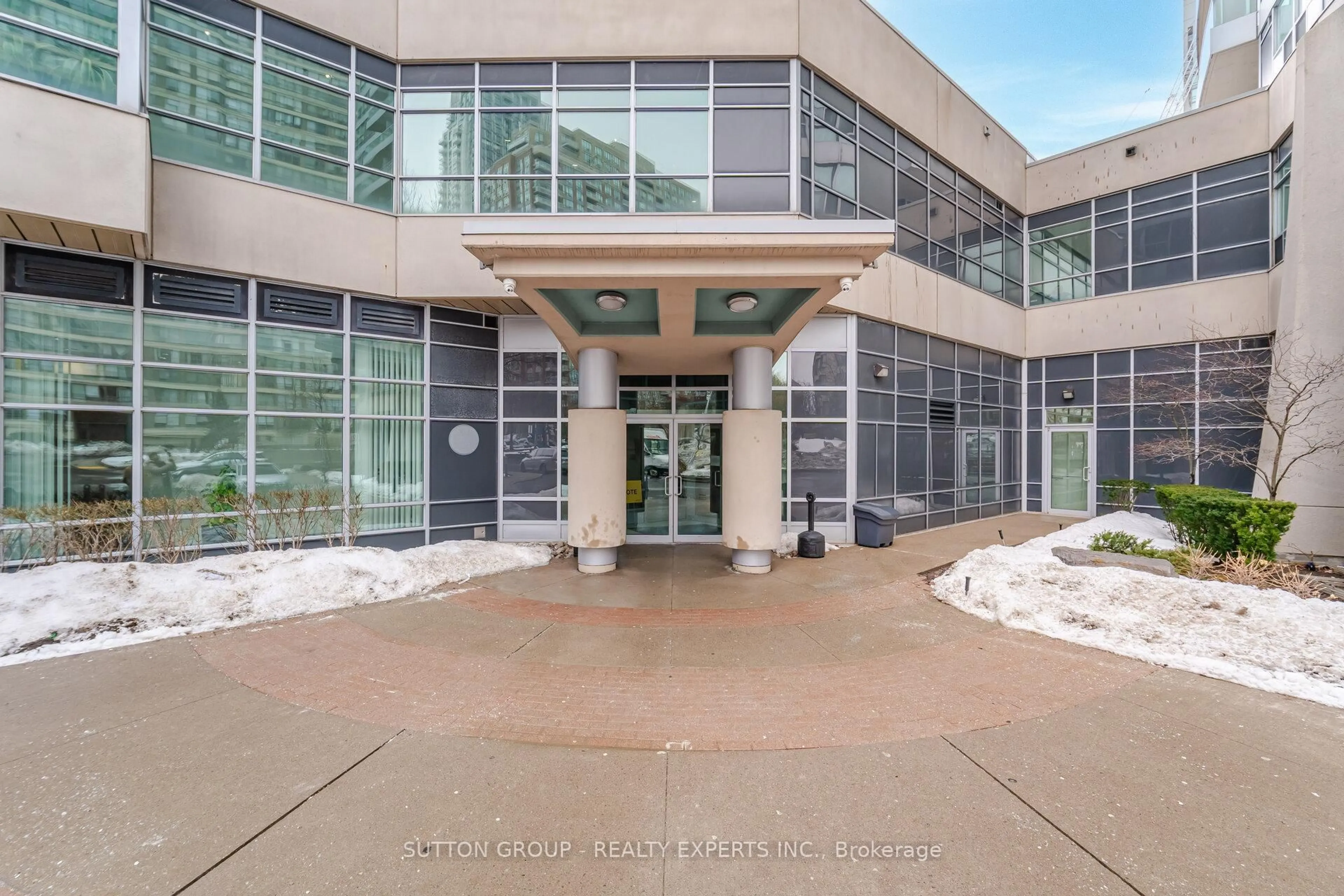 Indoor foyer for 33 Elm Dr #1212, Mississauga Ontario L5B 4M2