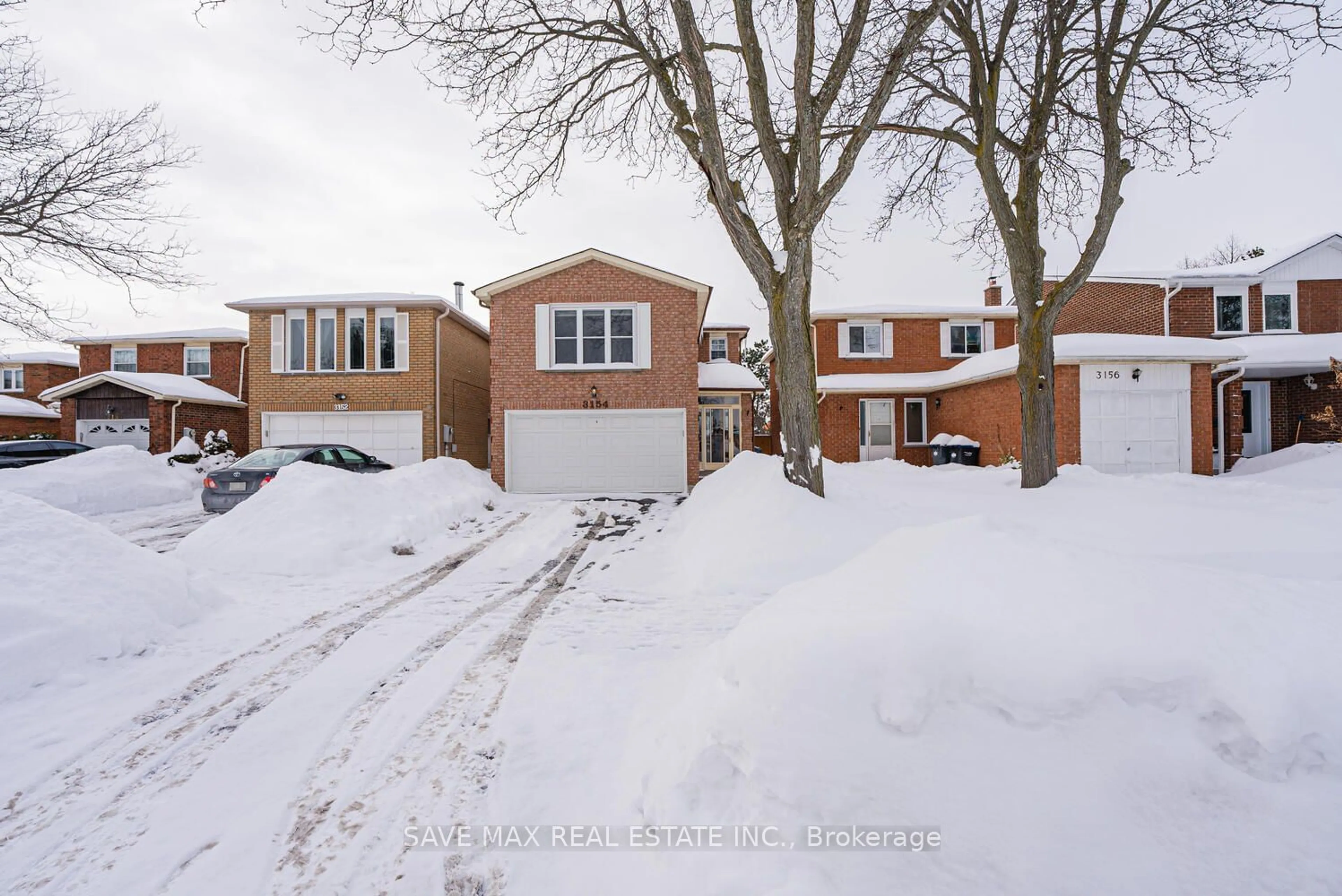 A pic from outside/outdoor area/front of a property/back of a property/a pic from drone, street for 3154 Bracknell Cres, Mississauga Ontario L5N 4W3