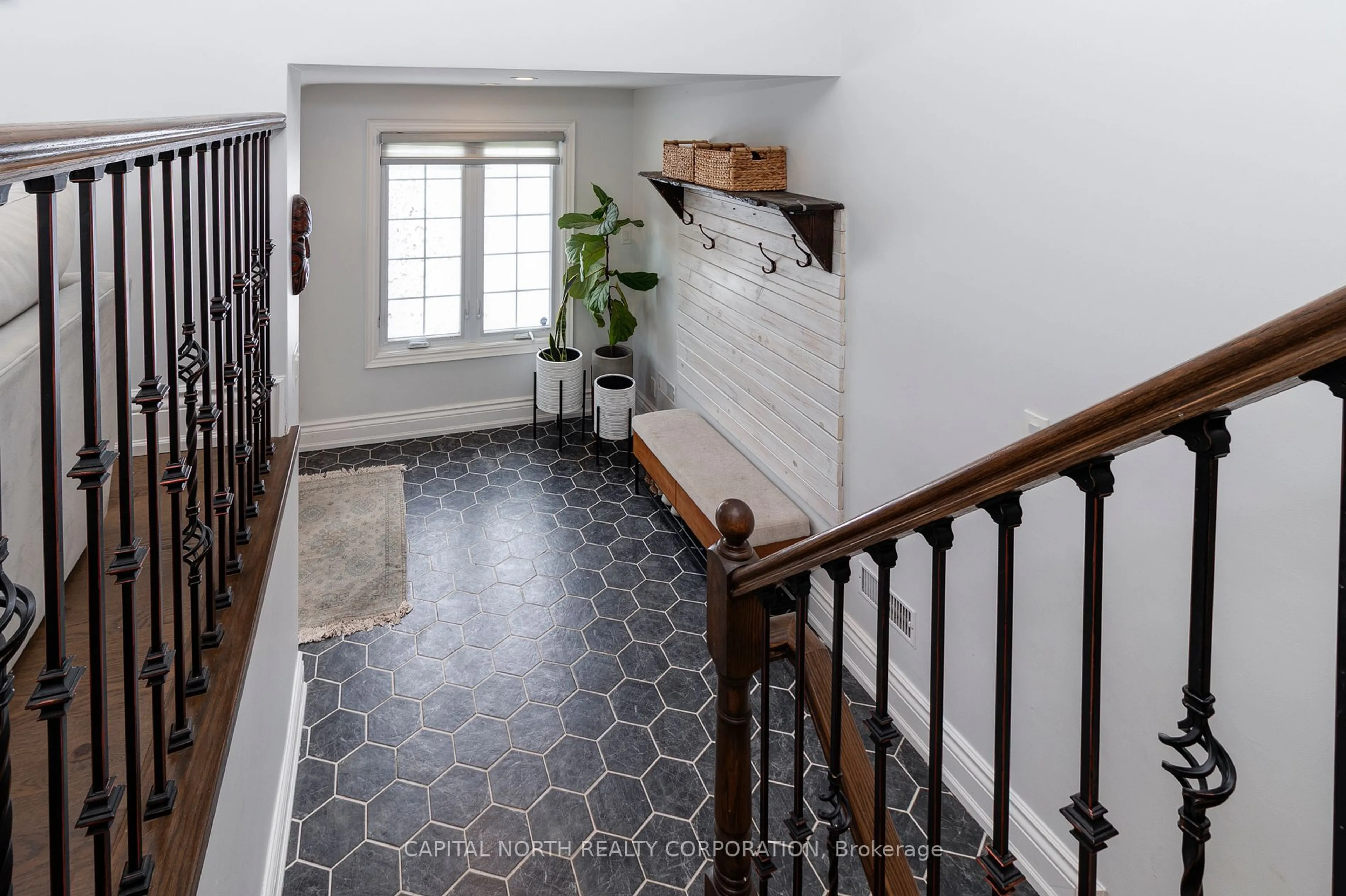 Indoor entryway for 24 Hayleyvale Rd, Caledon Ontario L7K 0X6