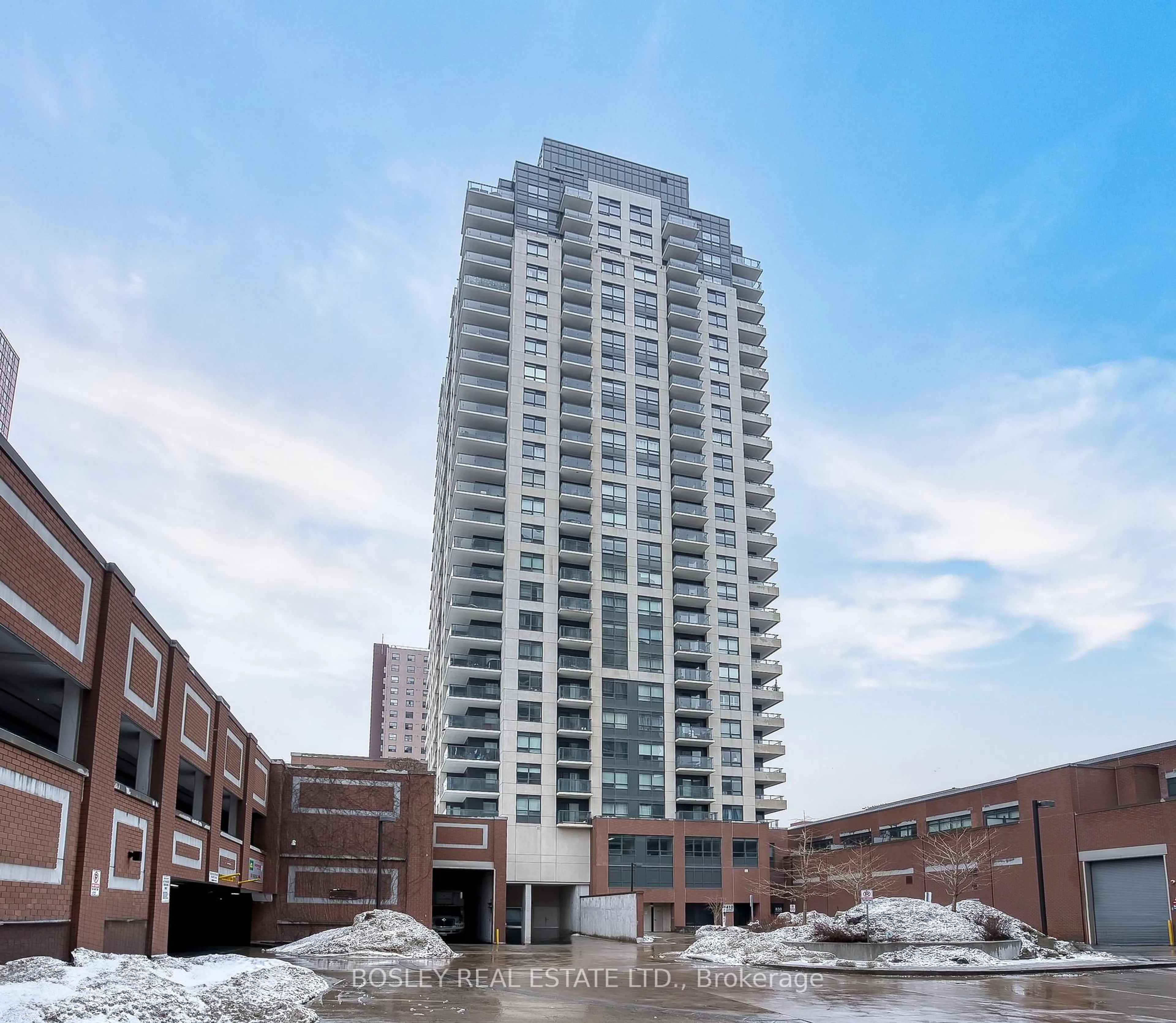 Indoor foyer for 1410 Dupont St #606, Toronto Ontario M6H 0B6