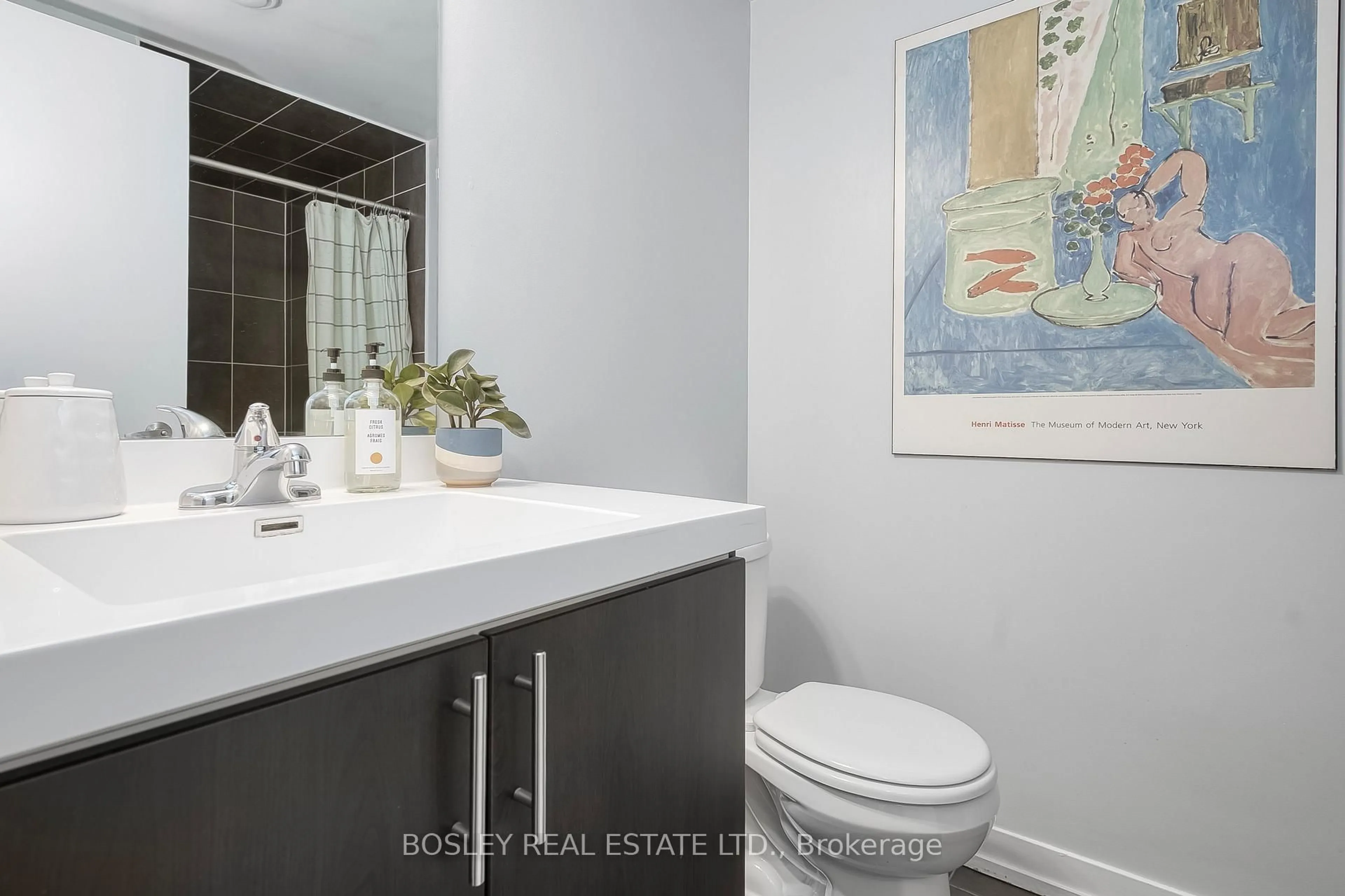 Standard bathroom, ceramic/tile floor for 1410 Dupont St #606, Toronto Ontario M6H 0B6