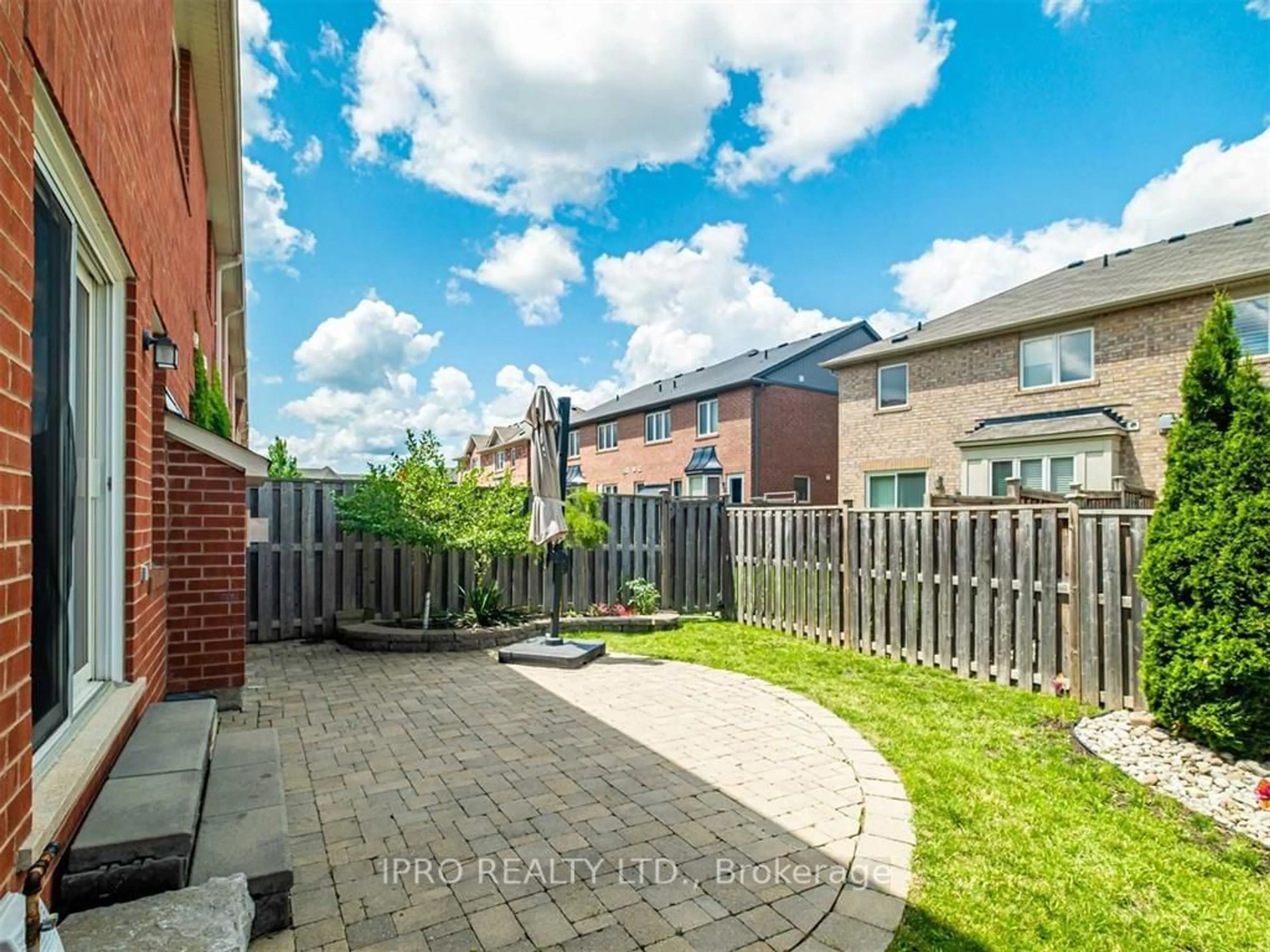 Patio, street for 795 Howden Cres, Milton Ontario L9T 0K8