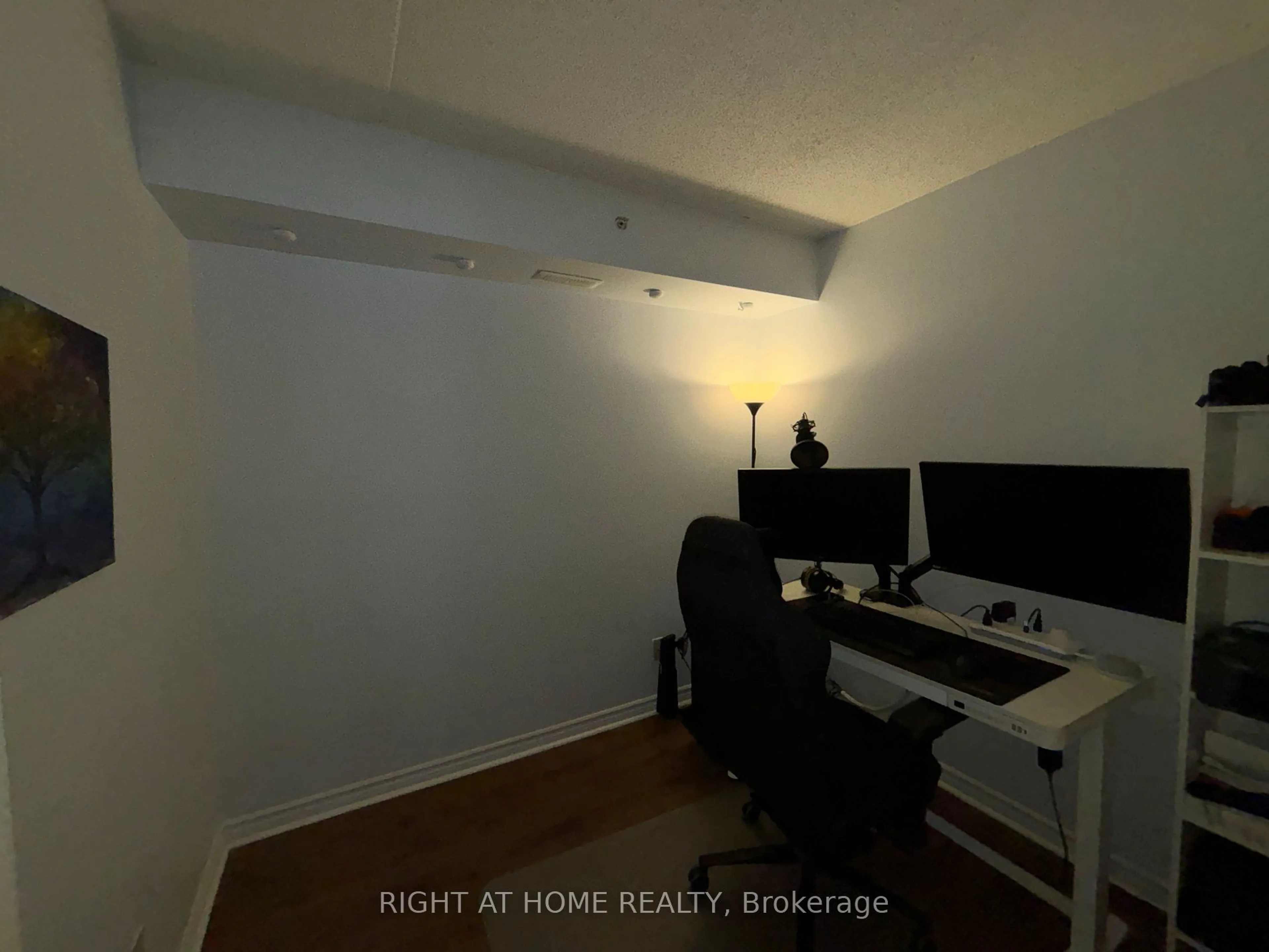 A pic of a room for 4025 Kilmer Dr #206, Burlington Ontario L7M 4M5