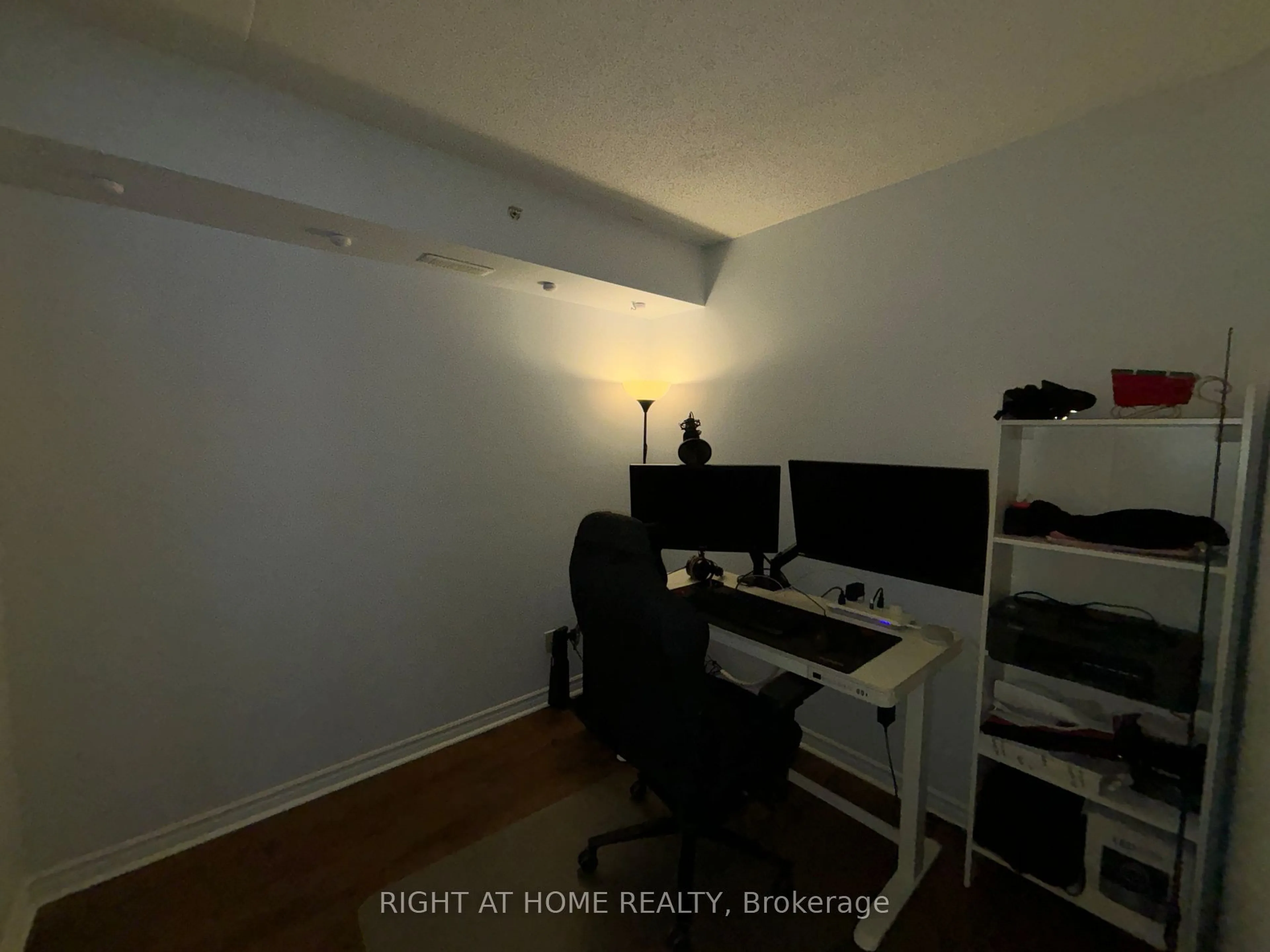 A pic of a room for 4025 Kilmer Dr #206, Burlington Ontario L7M 4M5