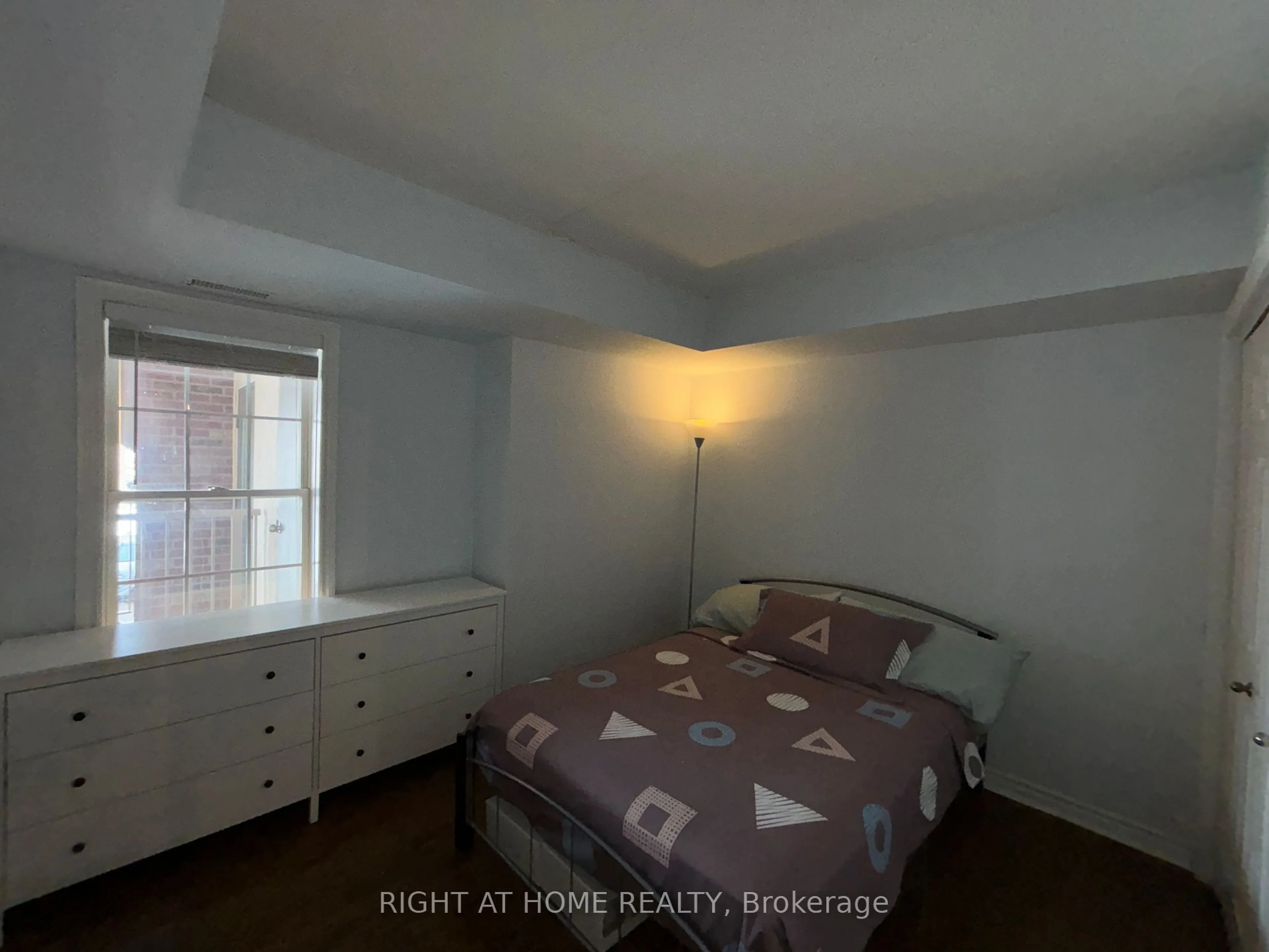 A pic of a room for 4025 Kilmer Dr #206, Burlington Ontario L7M 4M5