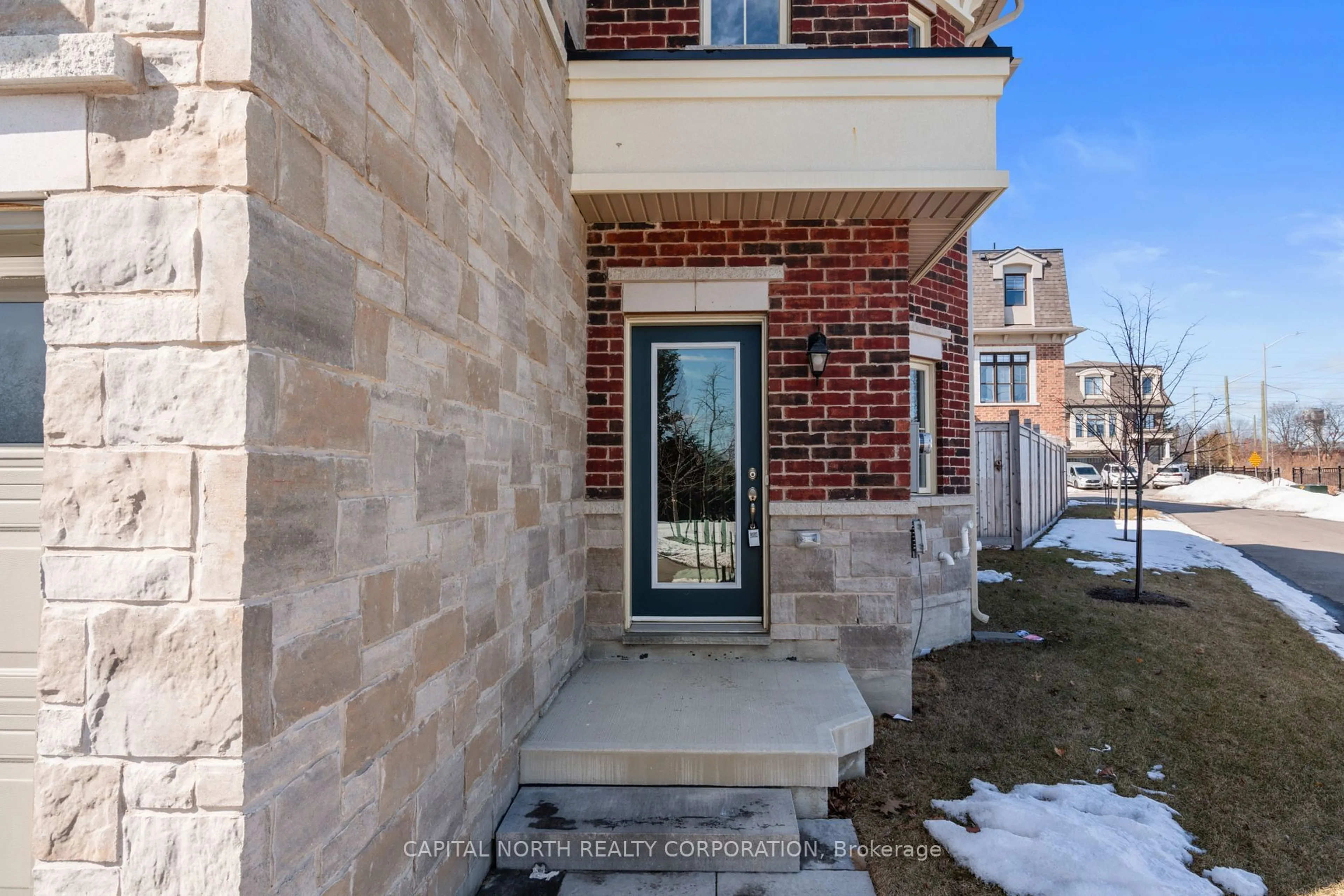 Home with brick exterior material, street for 2110 Royal Gala Circ, Mississauga Ontario L4Y 0H2