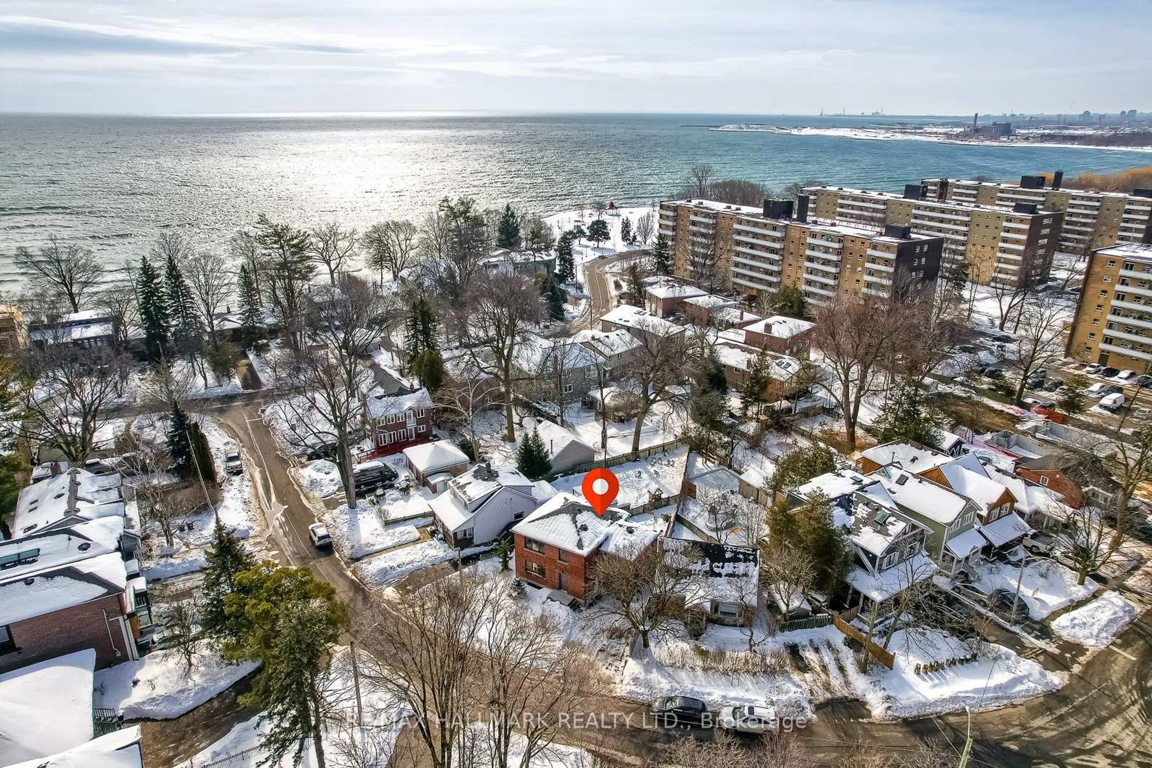 A pic from outside/outdoor area/front of a property/back of a property/a pic from drone, water/lake/river/ocean view for 6 Thirty First St, Toronto Ontario M8W 3E8