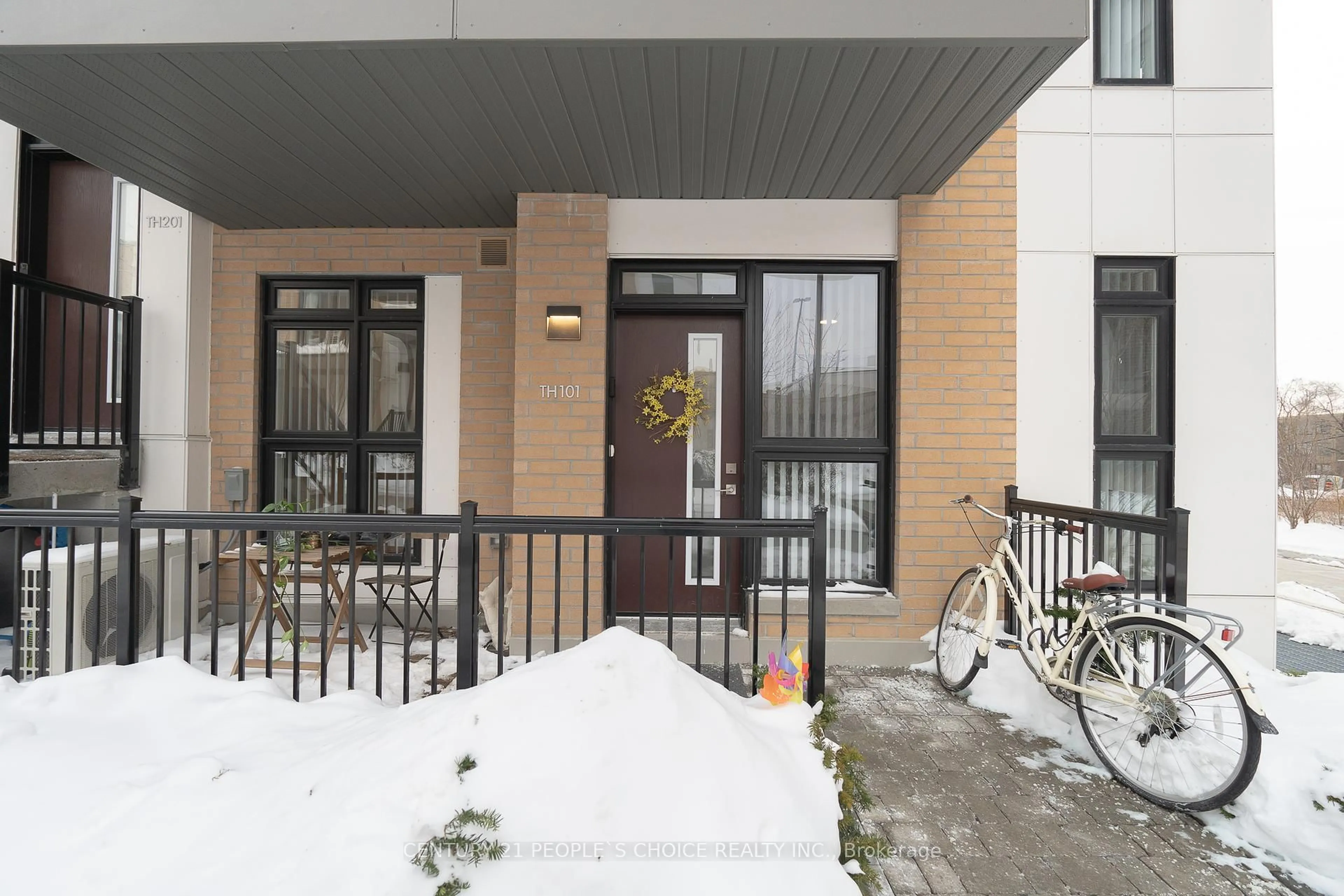 Patio, street for 140 Canon Jackson Dr #C-101, Toronto Ontario M6M 0B9