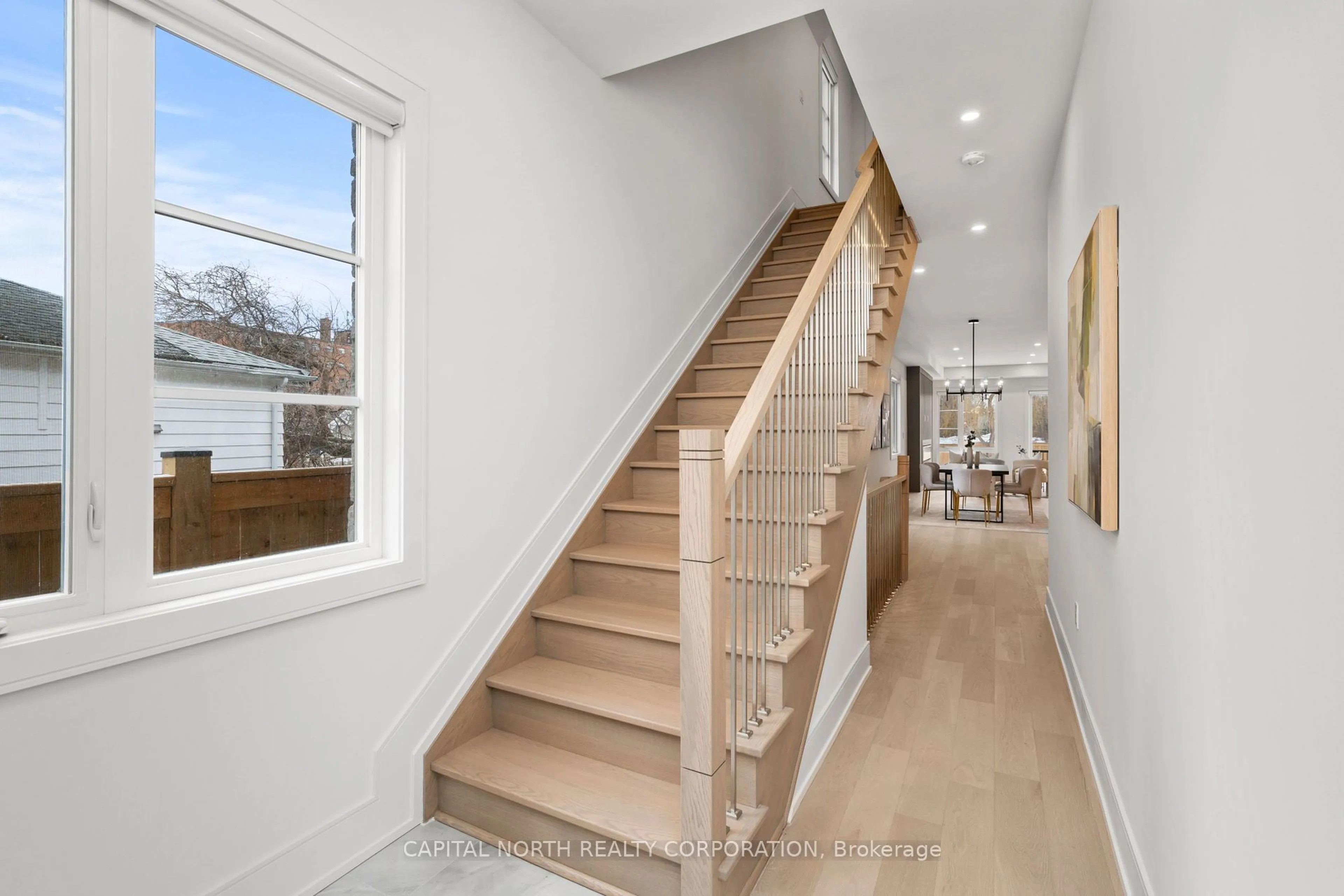 Stairs for 1076 Roosevelt Rd, Mississauga Ontario L5G 3Y8