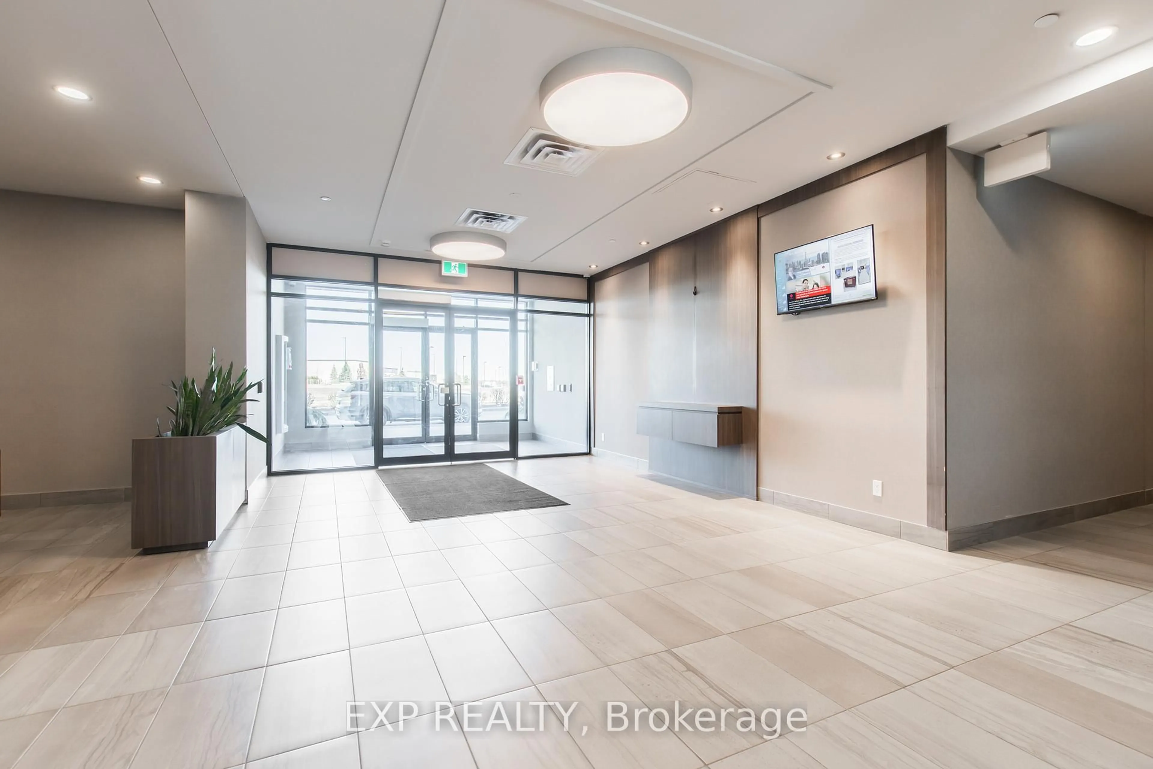 Indoor foyer for 150 Oak Park Blvd #425, Oakville Ontario L6H 3P2