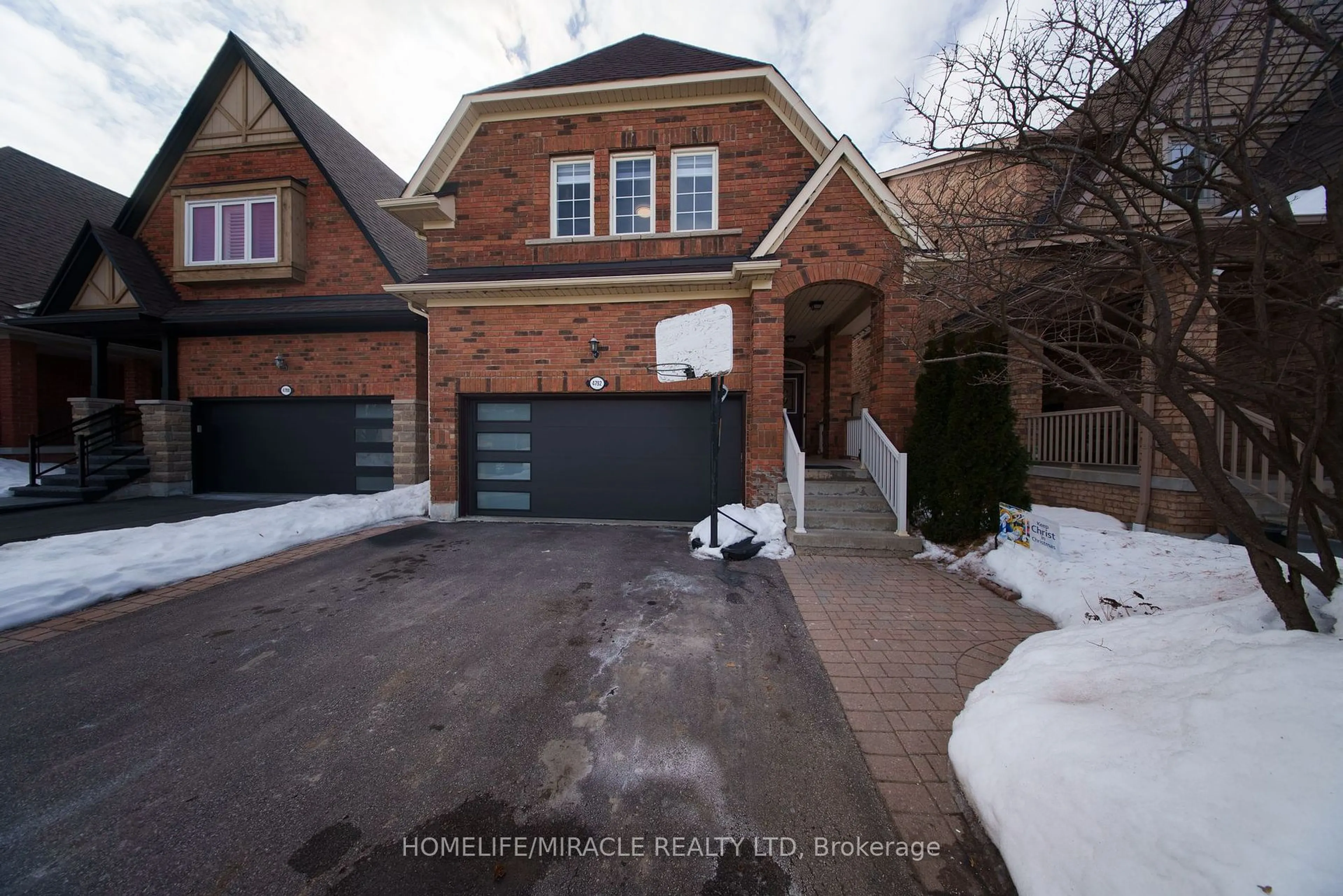 Home with brick exterior material, street for 4792 Glasshill Grve, Mississauga Ontario L5M 7R5