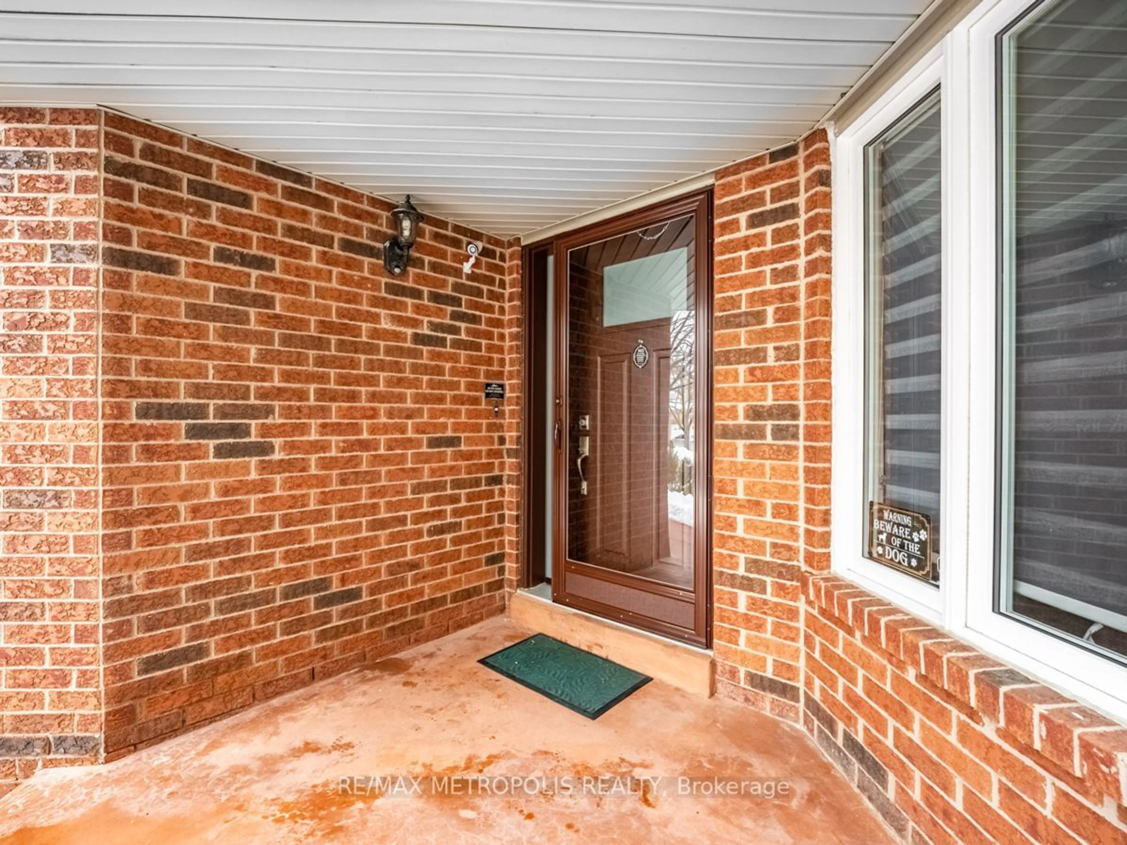 Indoor entryway for 5 Furrows End, Brampton Ontario L6Z 4S5