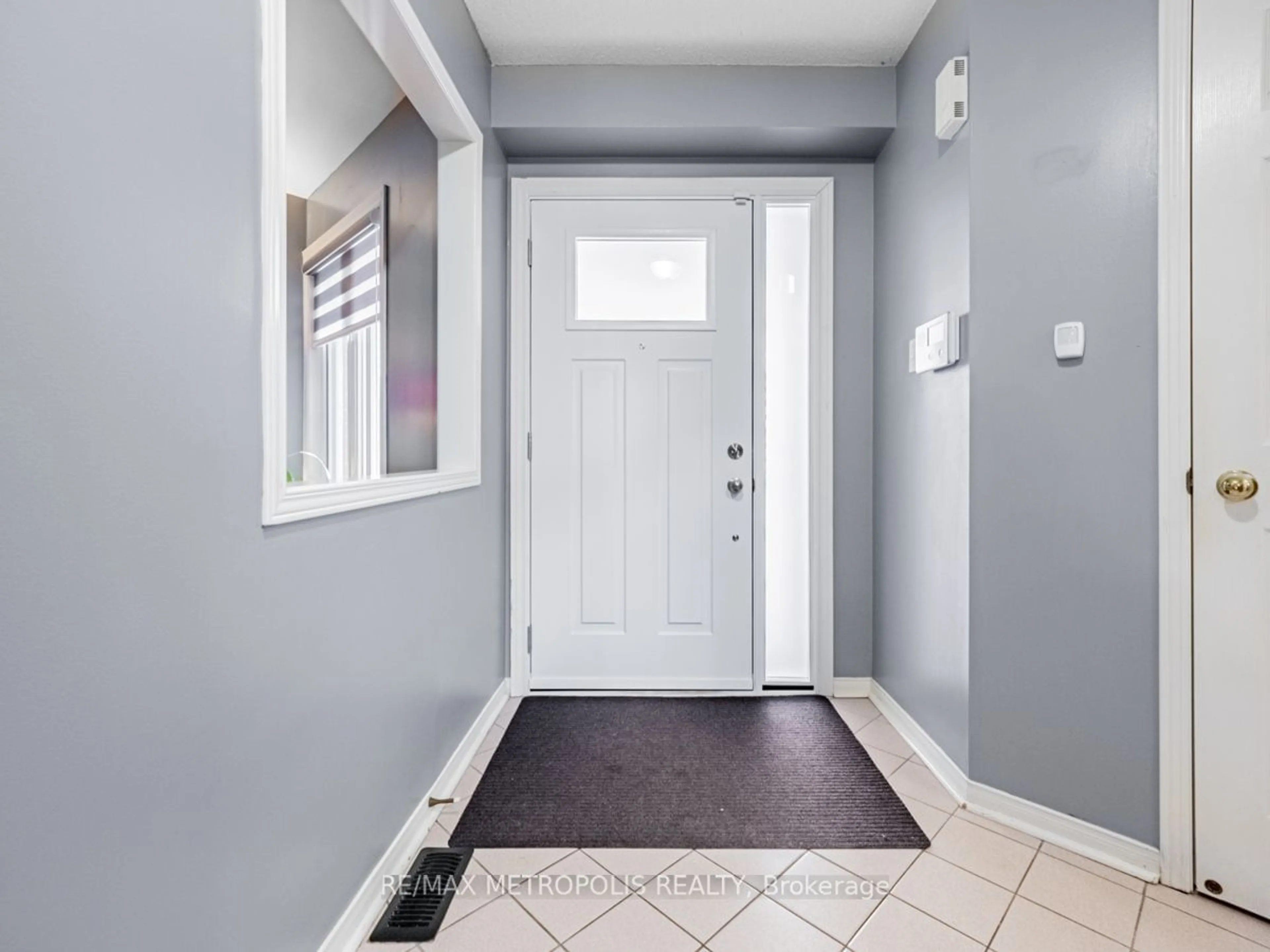 Indoor entryway for 5 Furrows End, Brampton Ontario L6Z 4S5