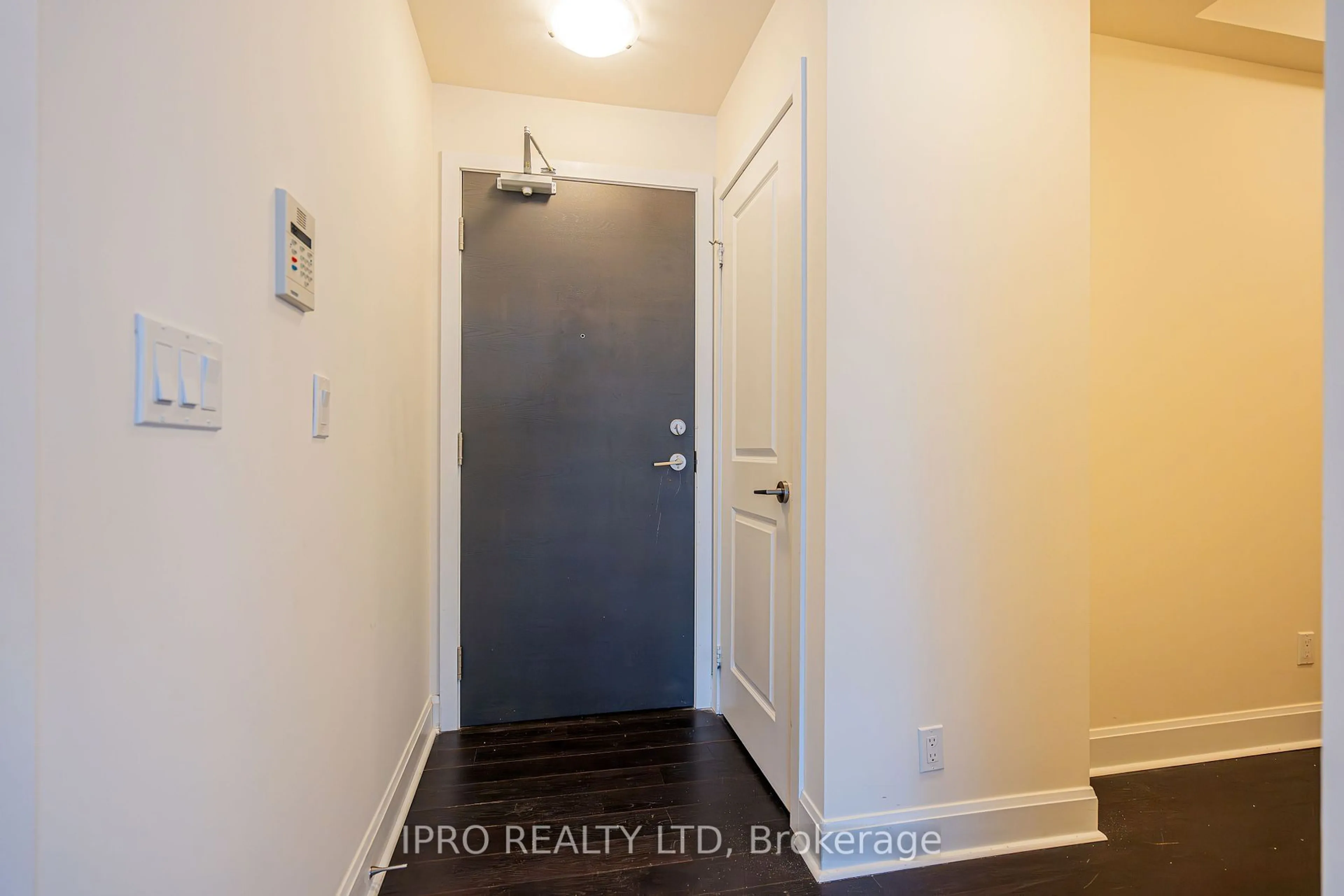 Indoor entryway for 33 Shore Breeze Dr #1208, Toronto Ontario M8V 0G1