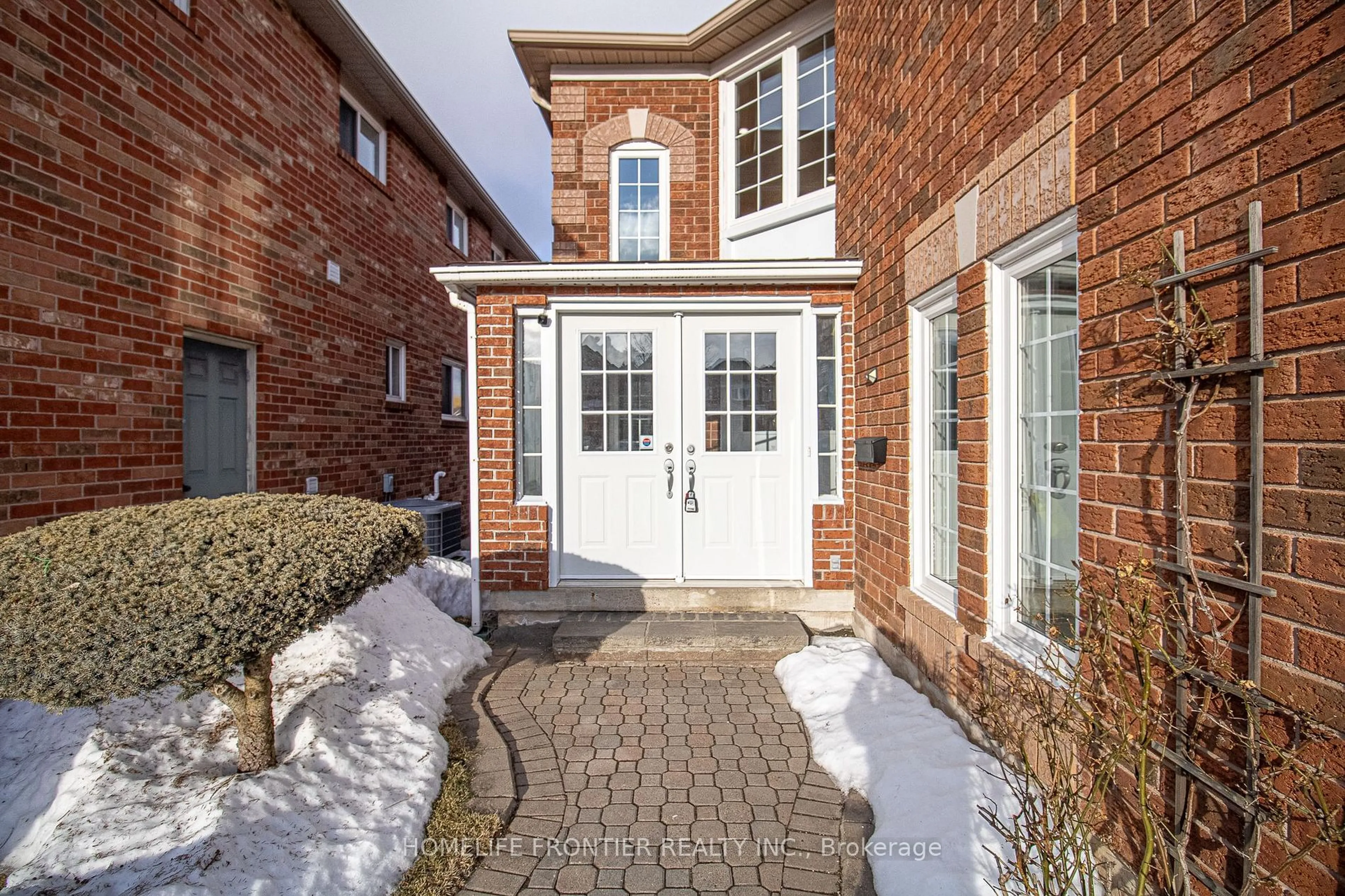 Unknown for 2442 Yorktown Circ, Mississauga Ontario L5M 5X9