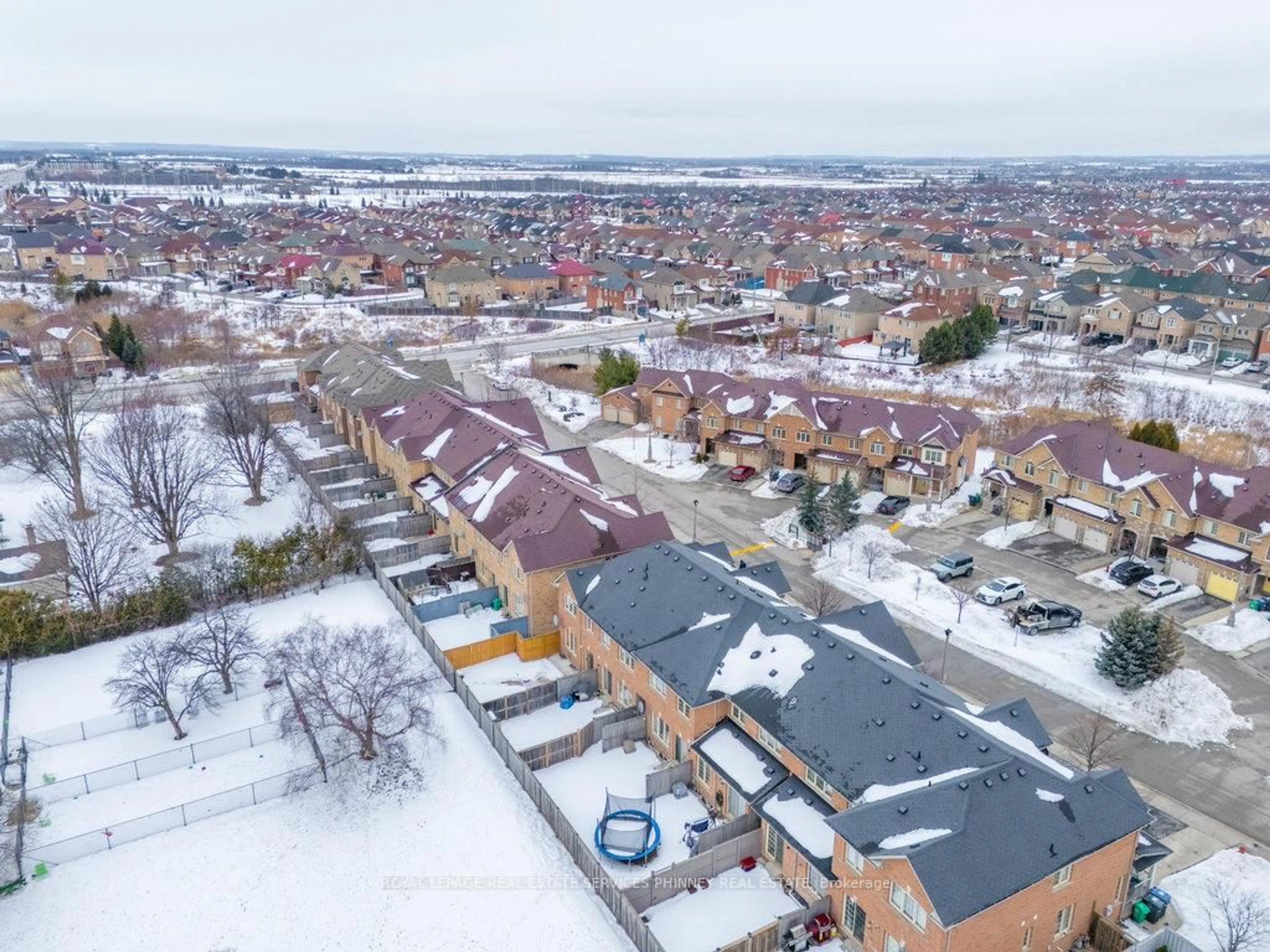 A pic from outside/outdoor area/front of a property/back of a property/a pic from drone, unknown for 92 Cedarbrook Rd #16, Brampton Ontario L6R 0W4