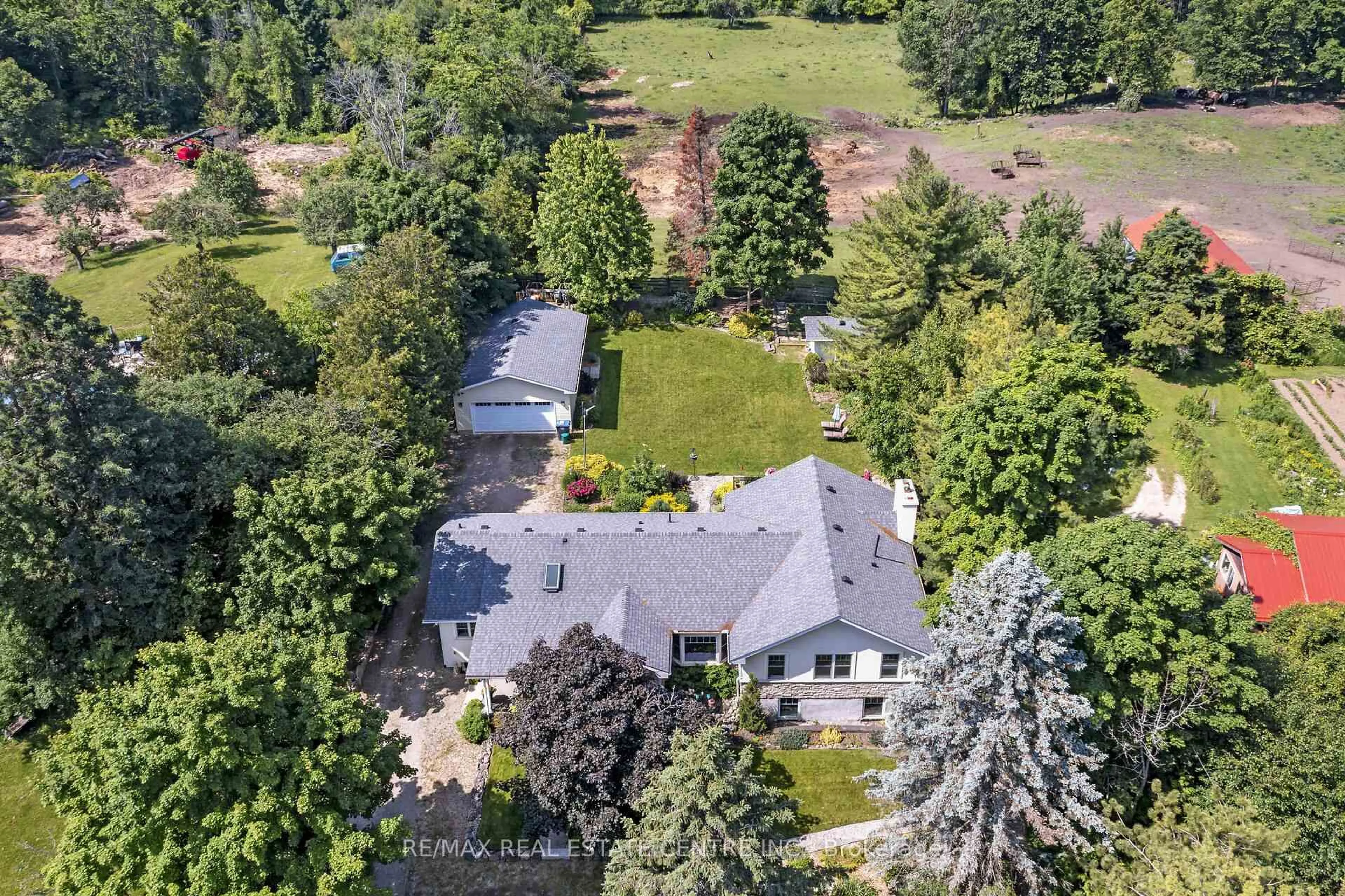 A pic from outside/outdoor area/front of a property/back of a property/a pic from drone, unknown for 16664 Mississauga Rd, Caledon Ontario L7K 1L9