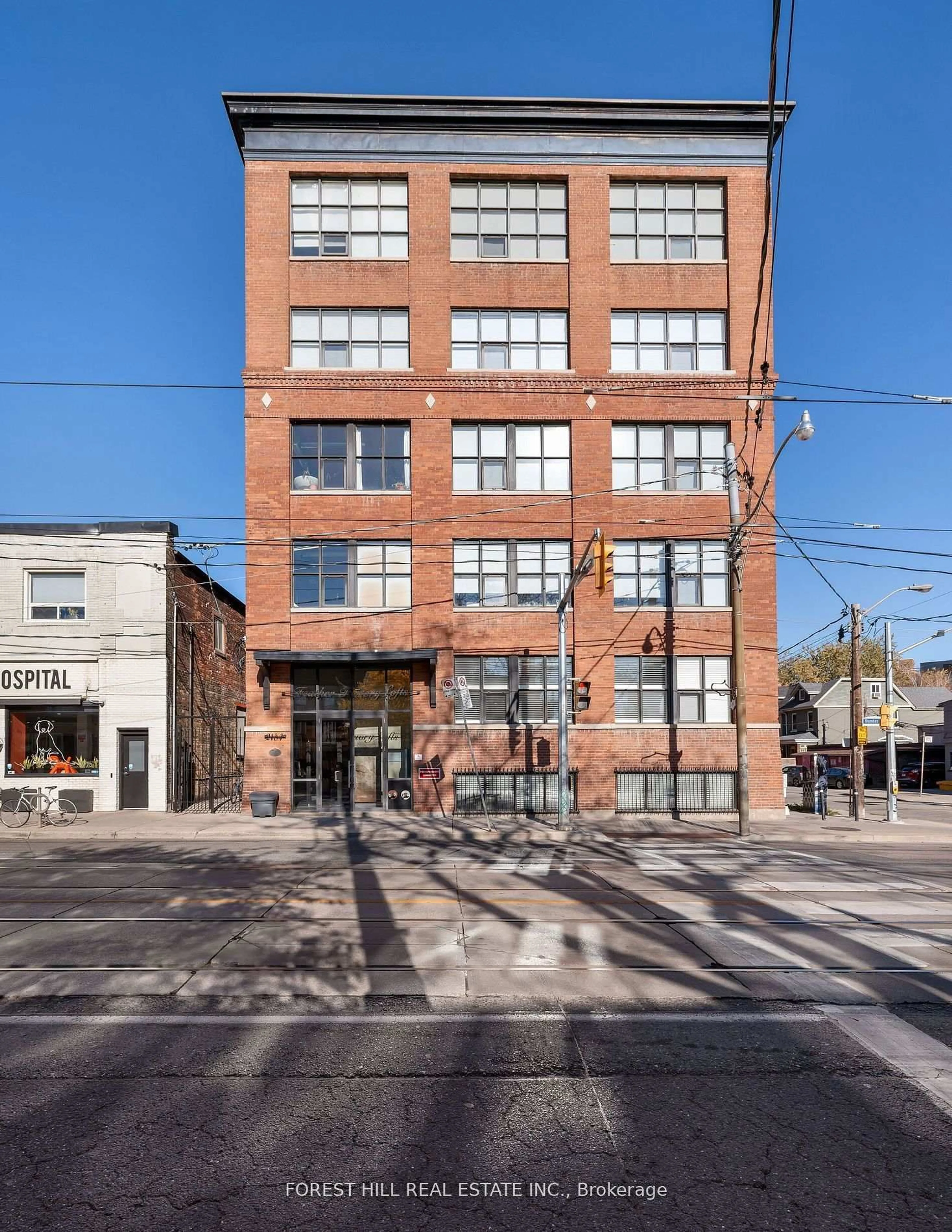 Home with brick exterior material, building for 2154 Dundas St #105, Toronto Ontario M6R 1X3