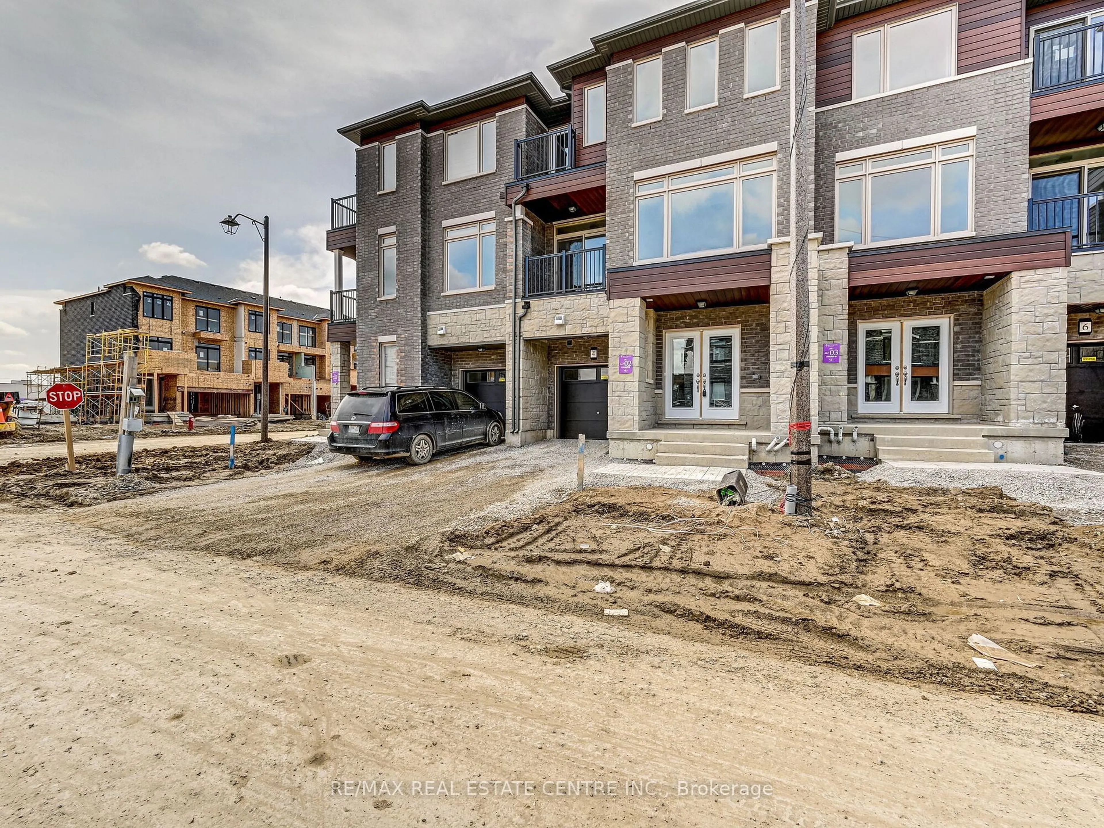 Unknown for 4 Haydrop Rd, Brampton Ontario L6P 4N9
