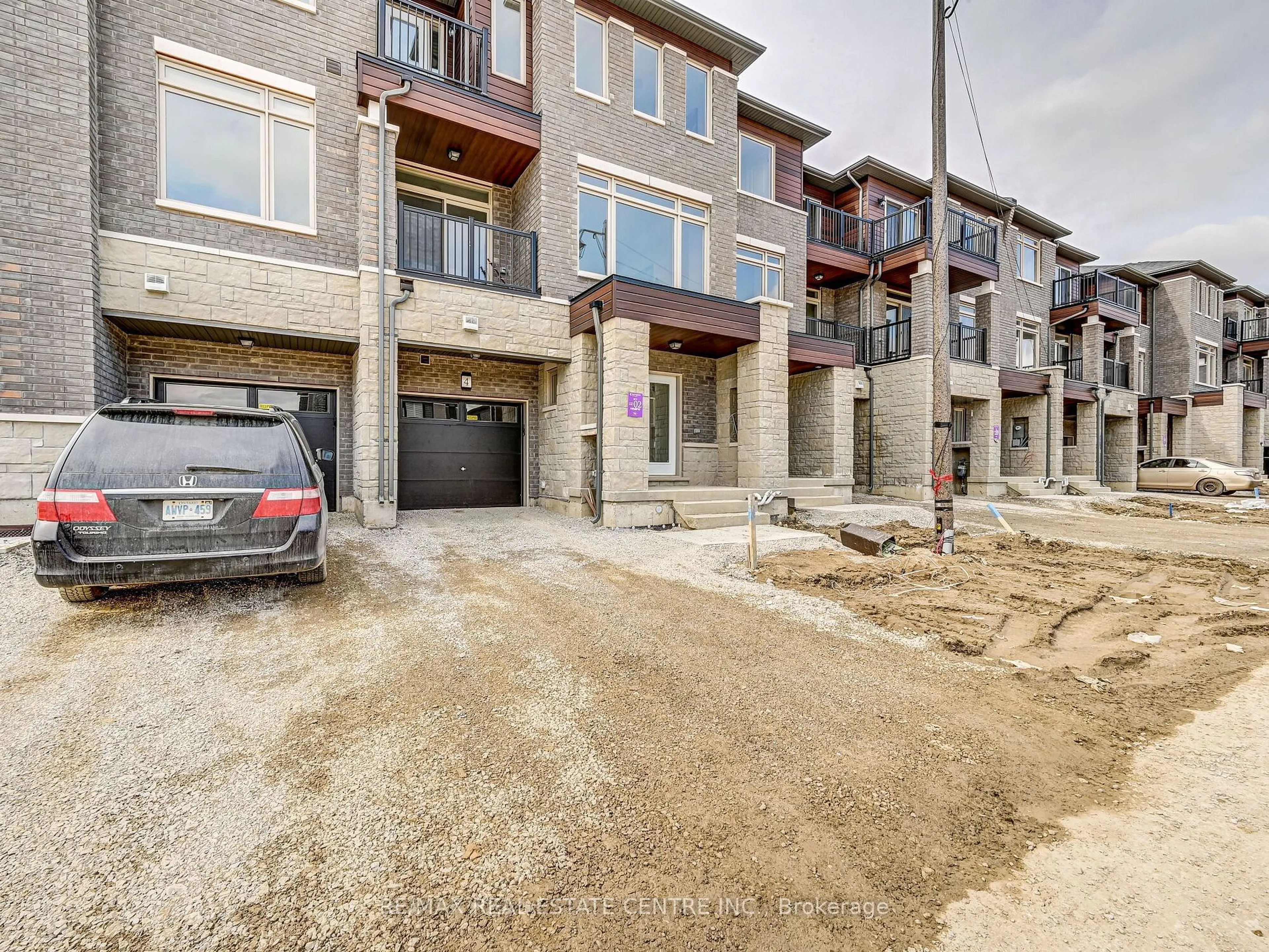 Unknown for 4 Haydrop Rd, Brampton Ontario L6P 4N9