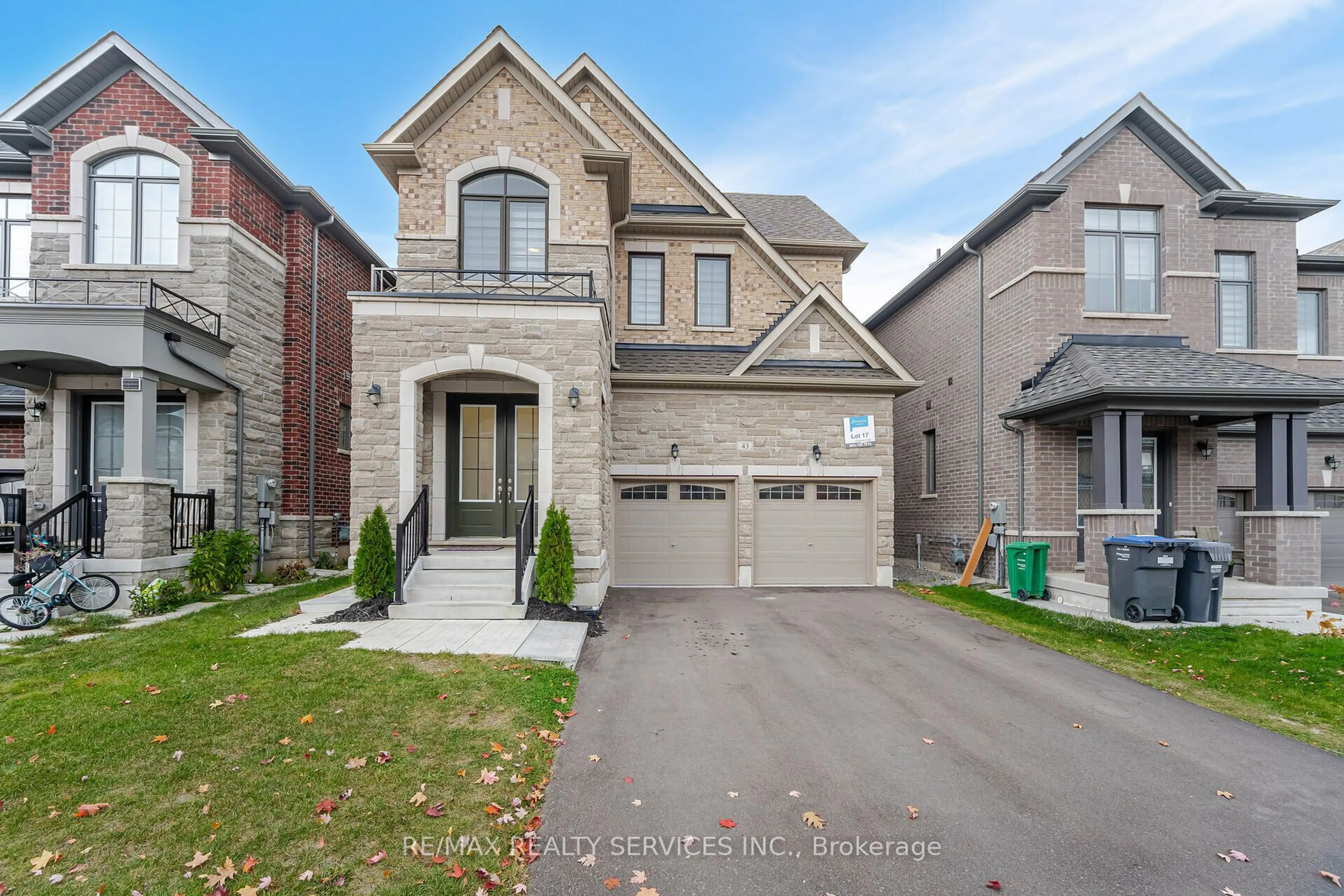 Home with brick exterior material, street for 43 Rainbrook Clse, Brampton Ontario L6R 0Y9