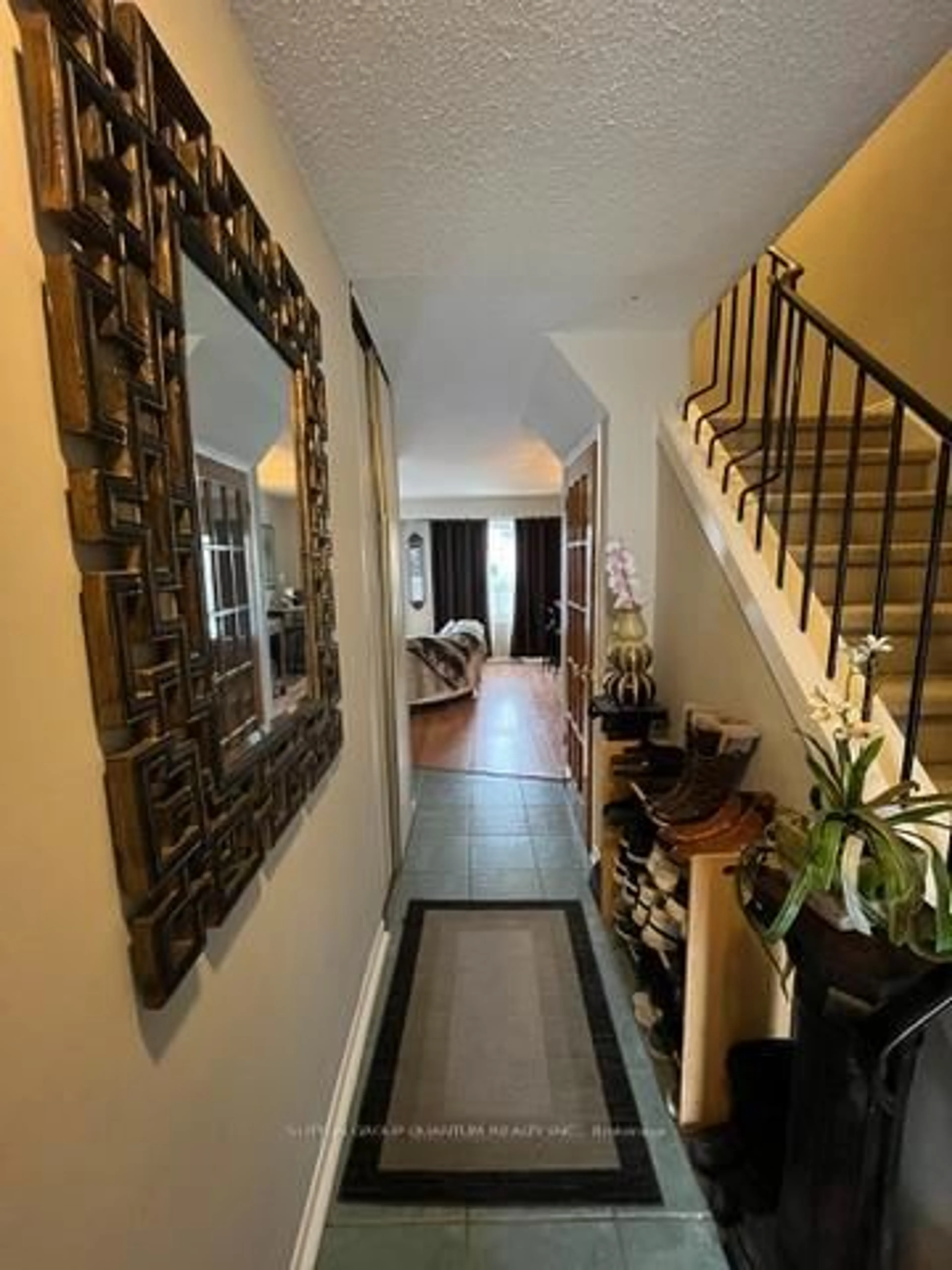 Indoor foyer for 2315 Bromsgrove Rd #18, Mississauga Ontario L5J 4A6